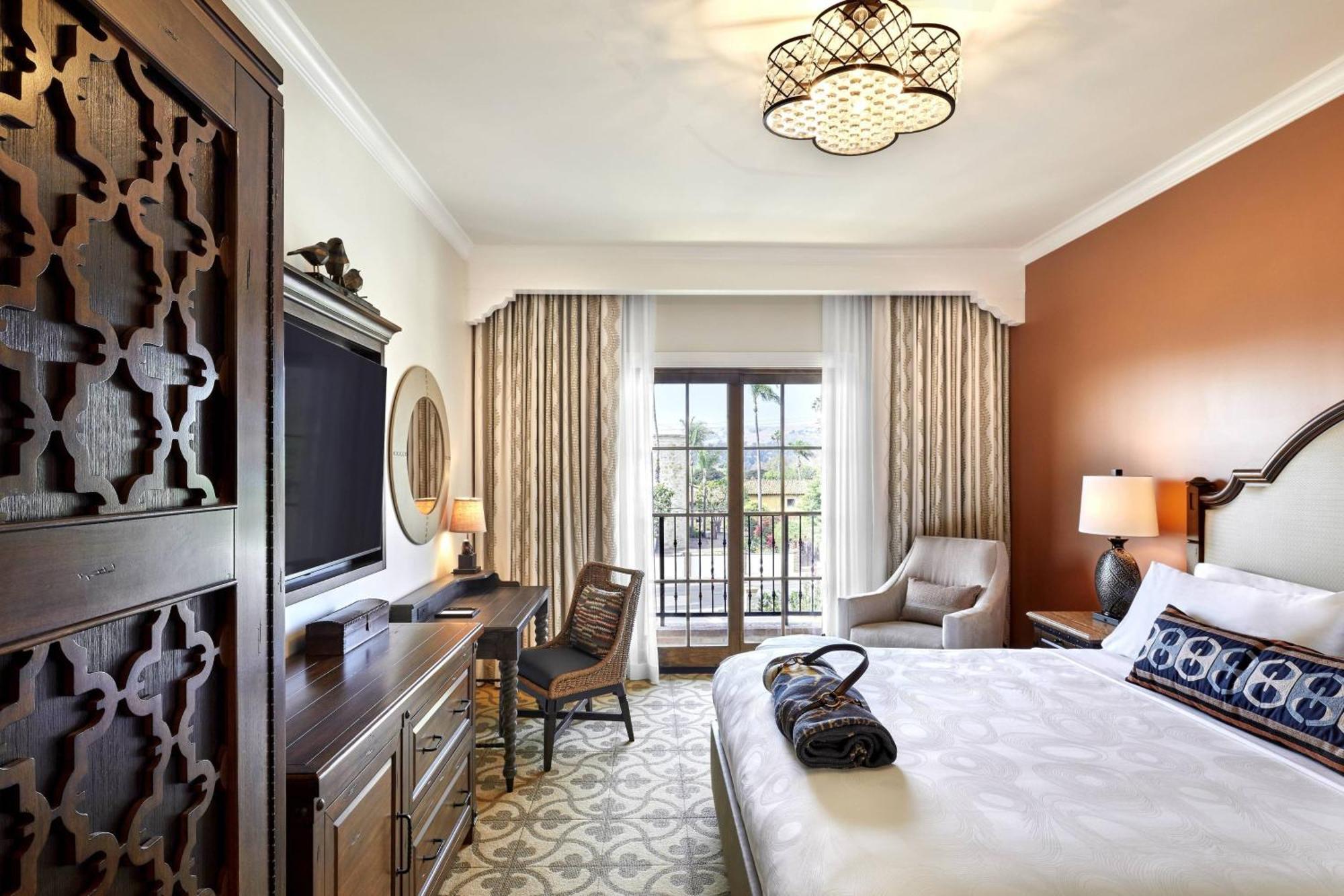 Guest room 1 King Balcony