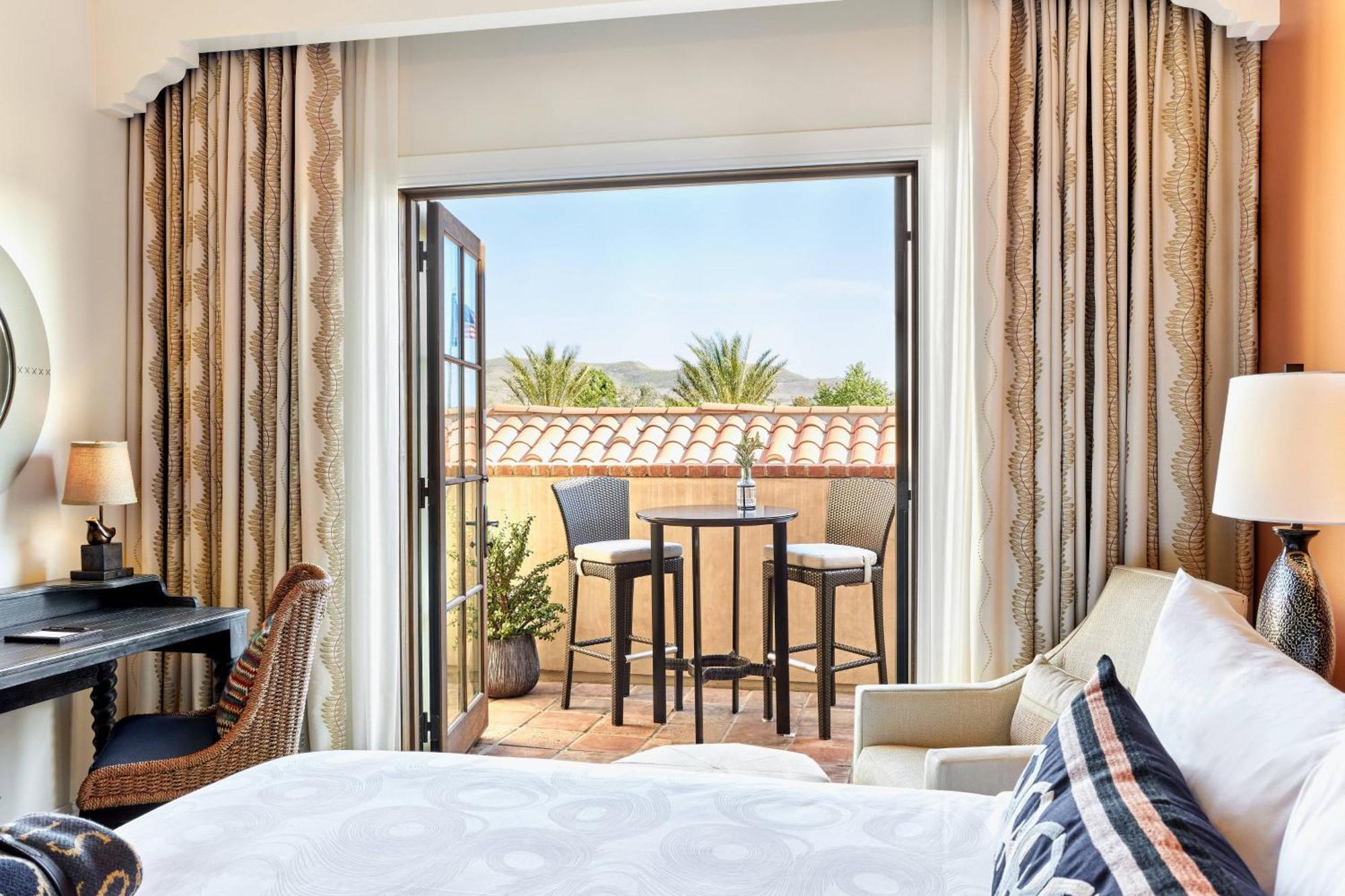 Guest room 1 King Balcony