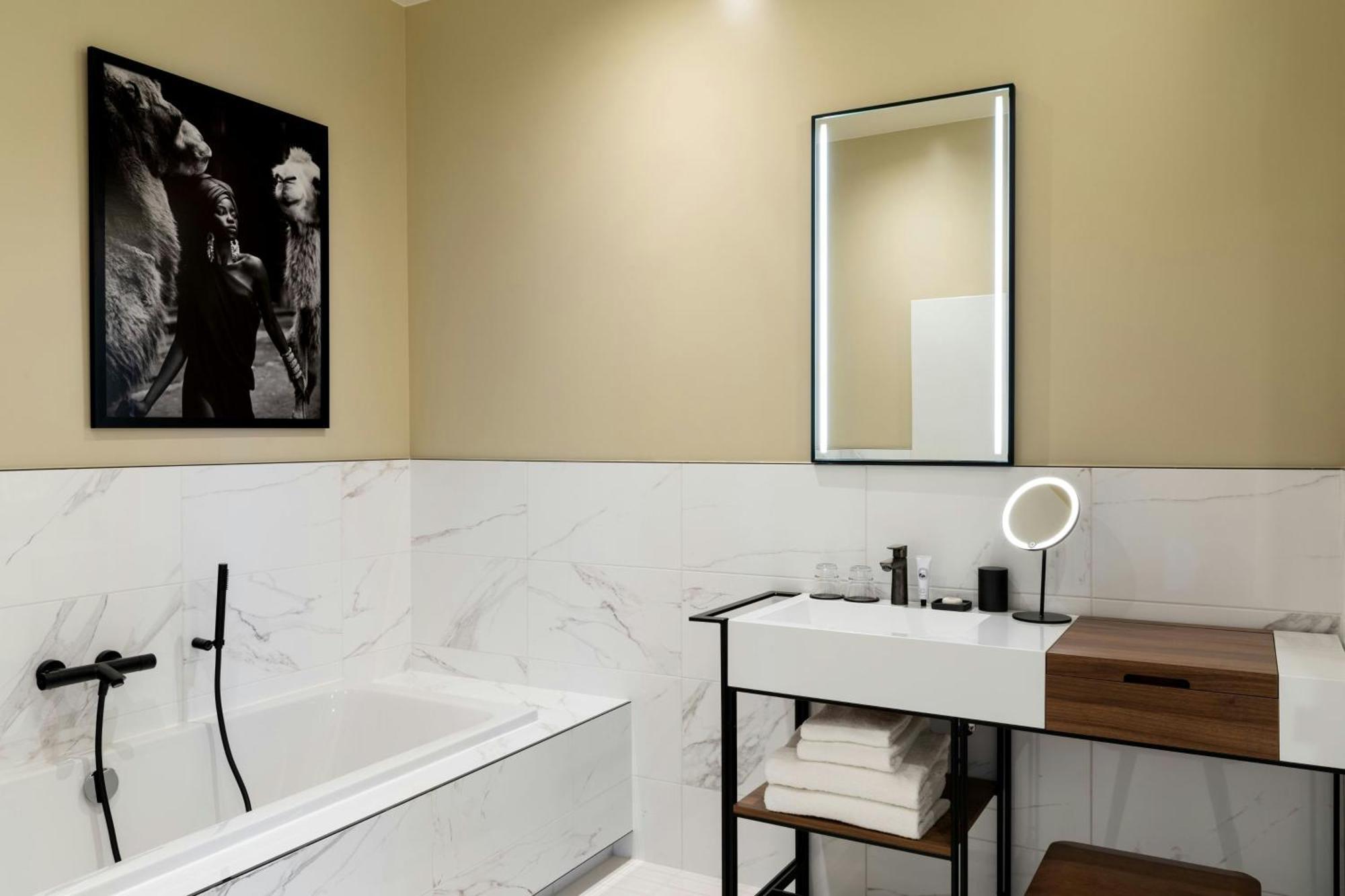 Brilliant Diamond Suite