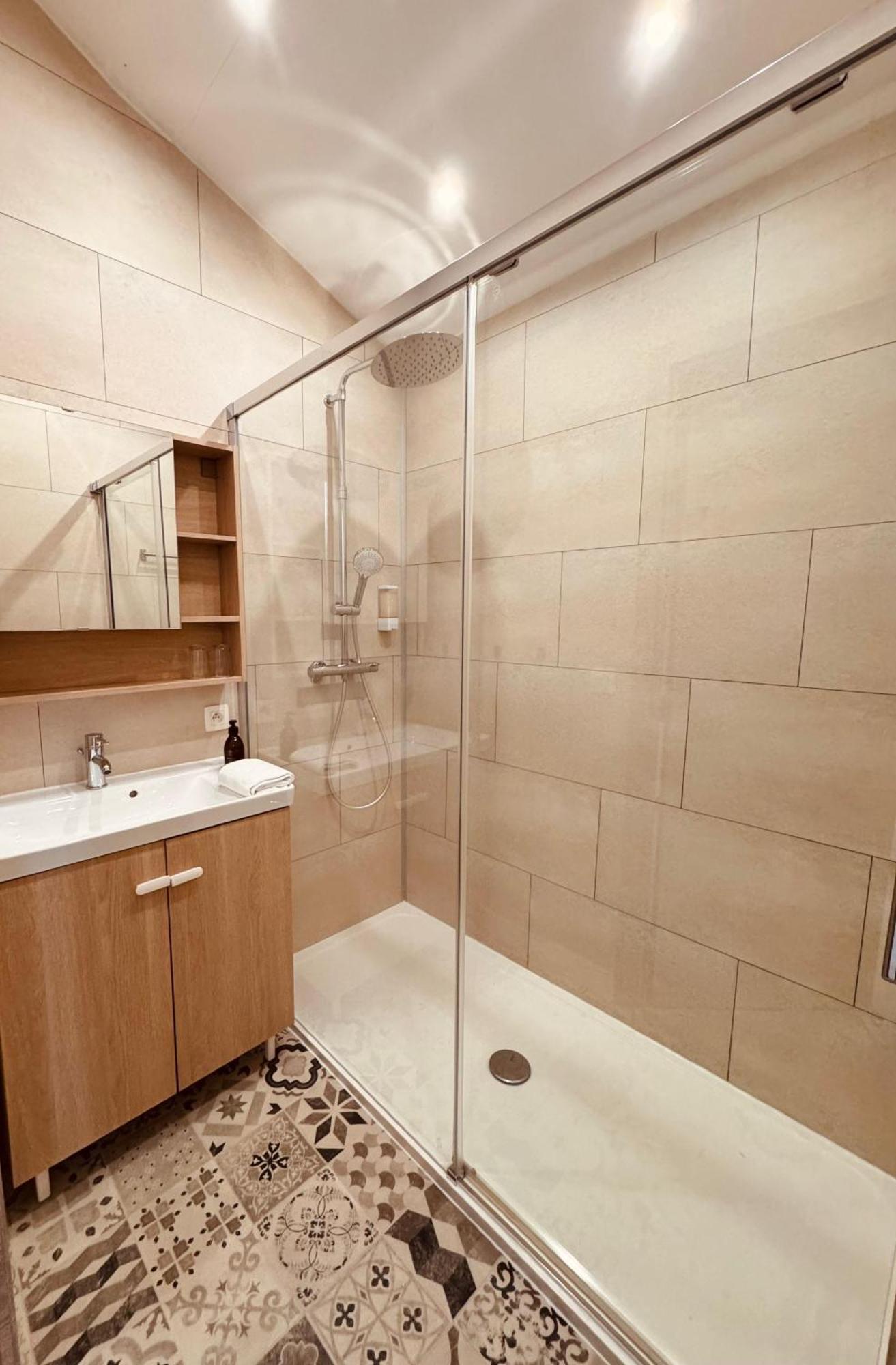 Double Room Private Bathroom