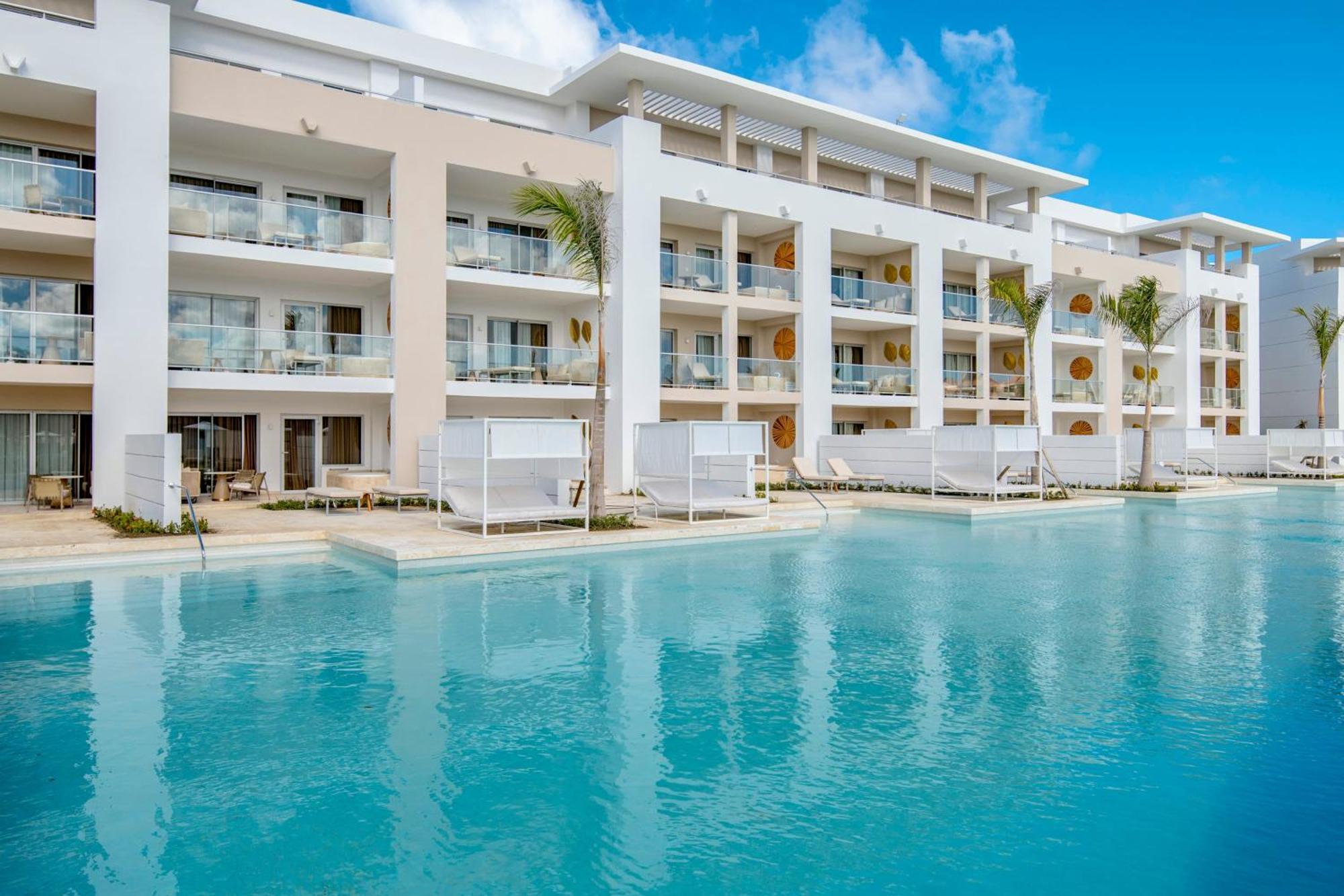 Family Concierge Suite Swim Up