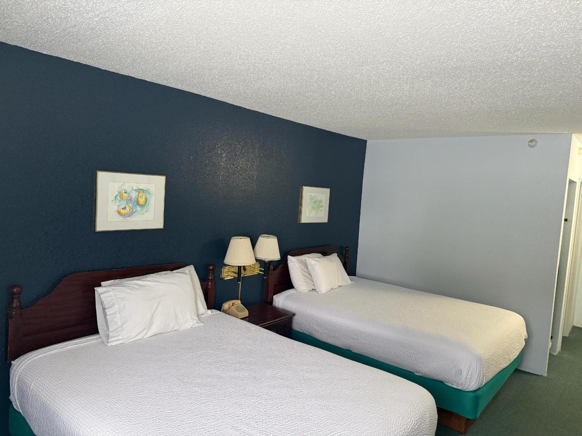Standard Queen Room