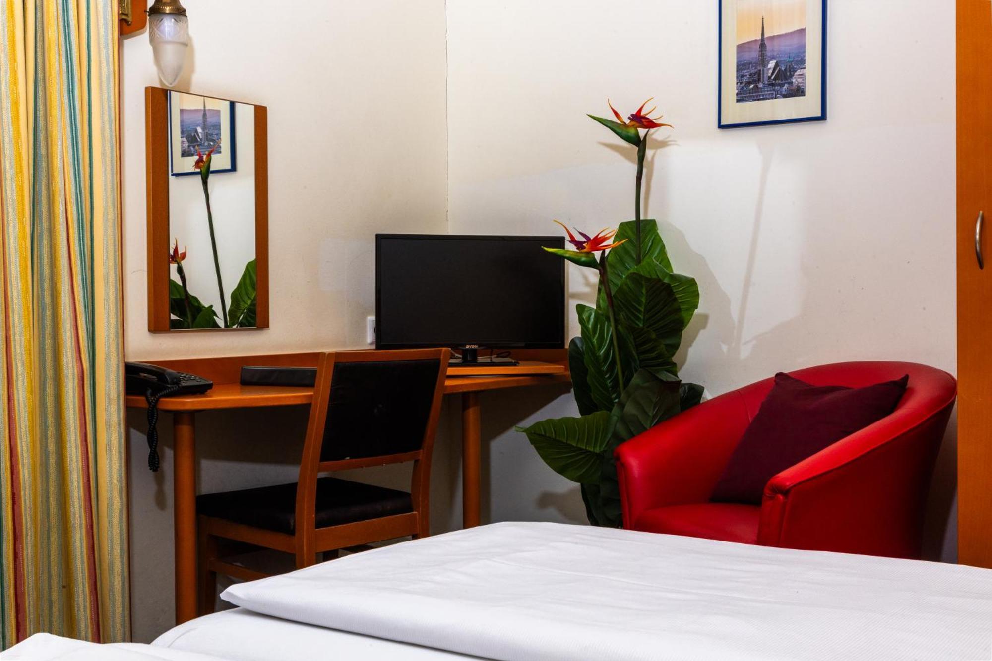 Weekend Standard Studio