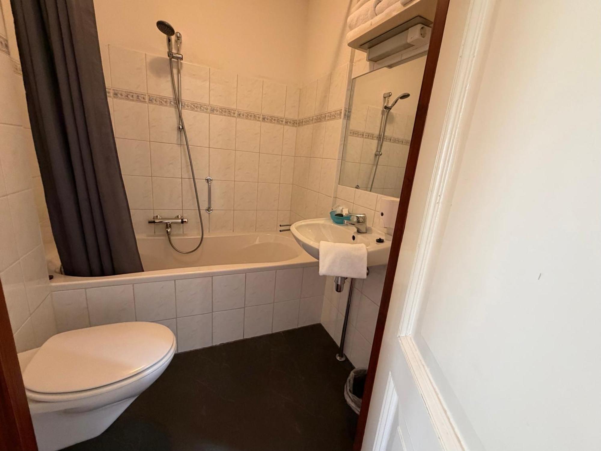 Standard Double Room Bath