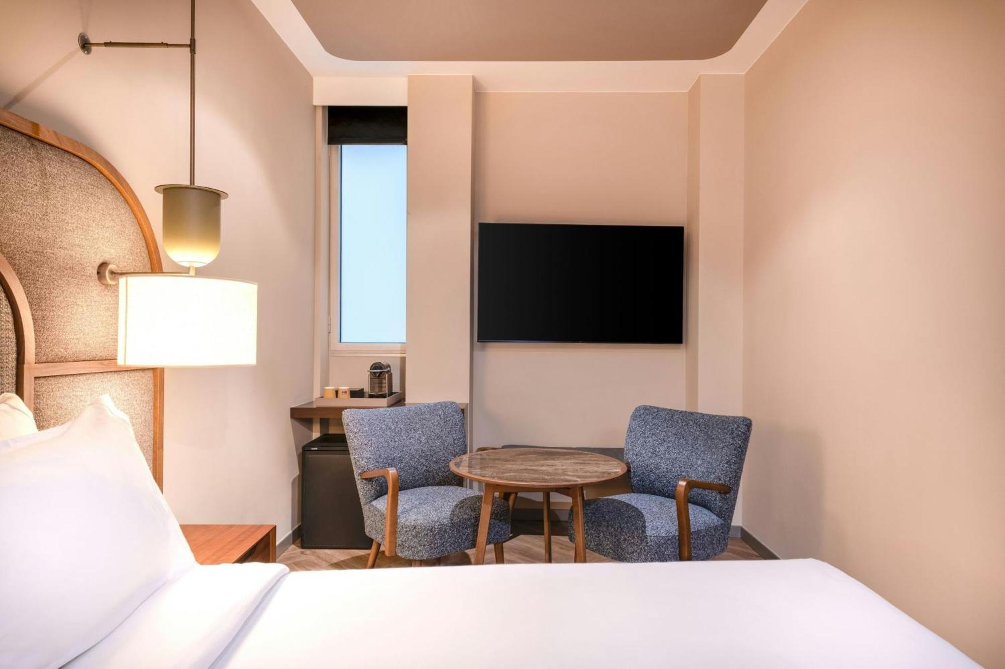 Interior Queen Room