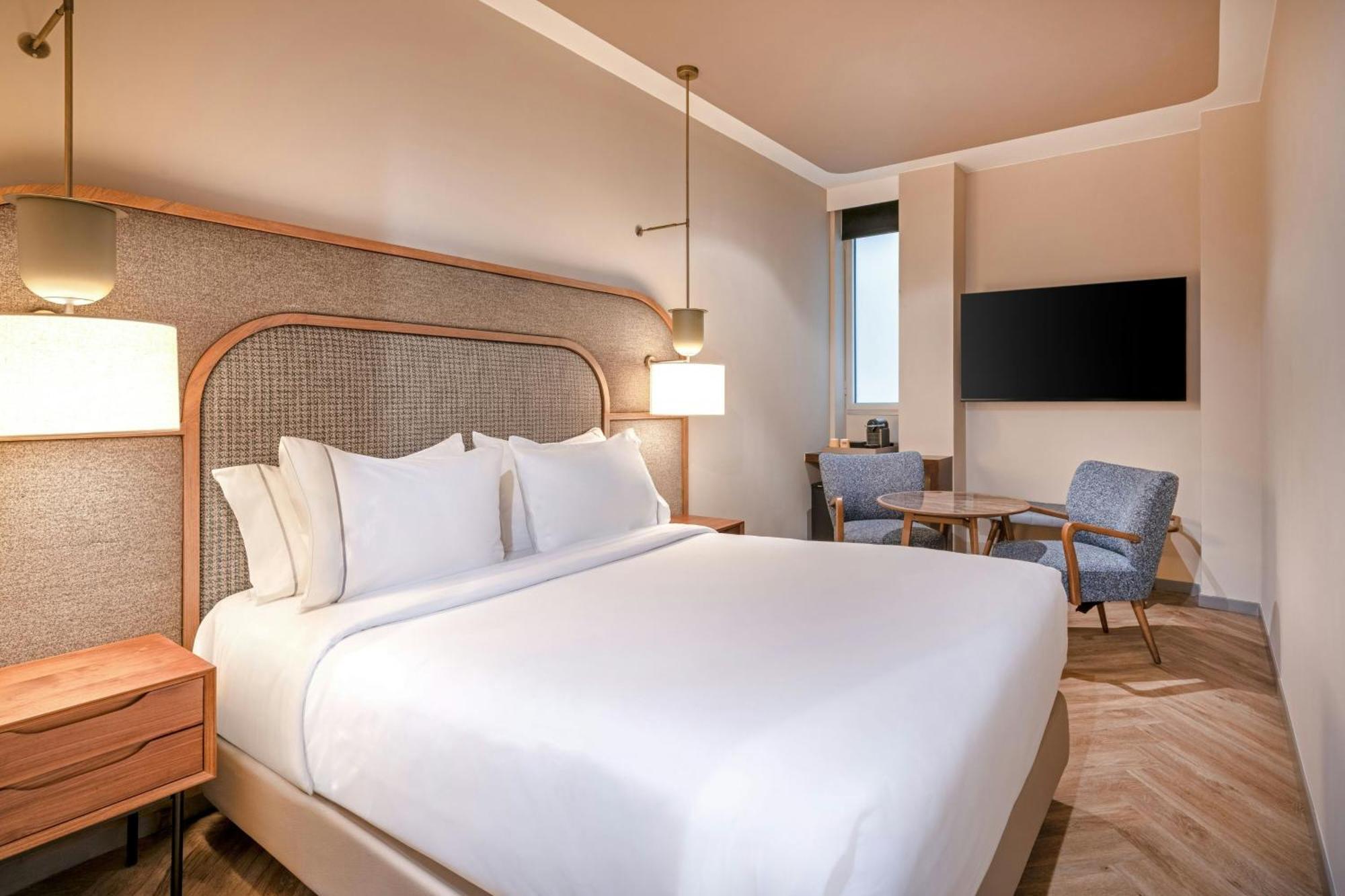 Interior Queen Room