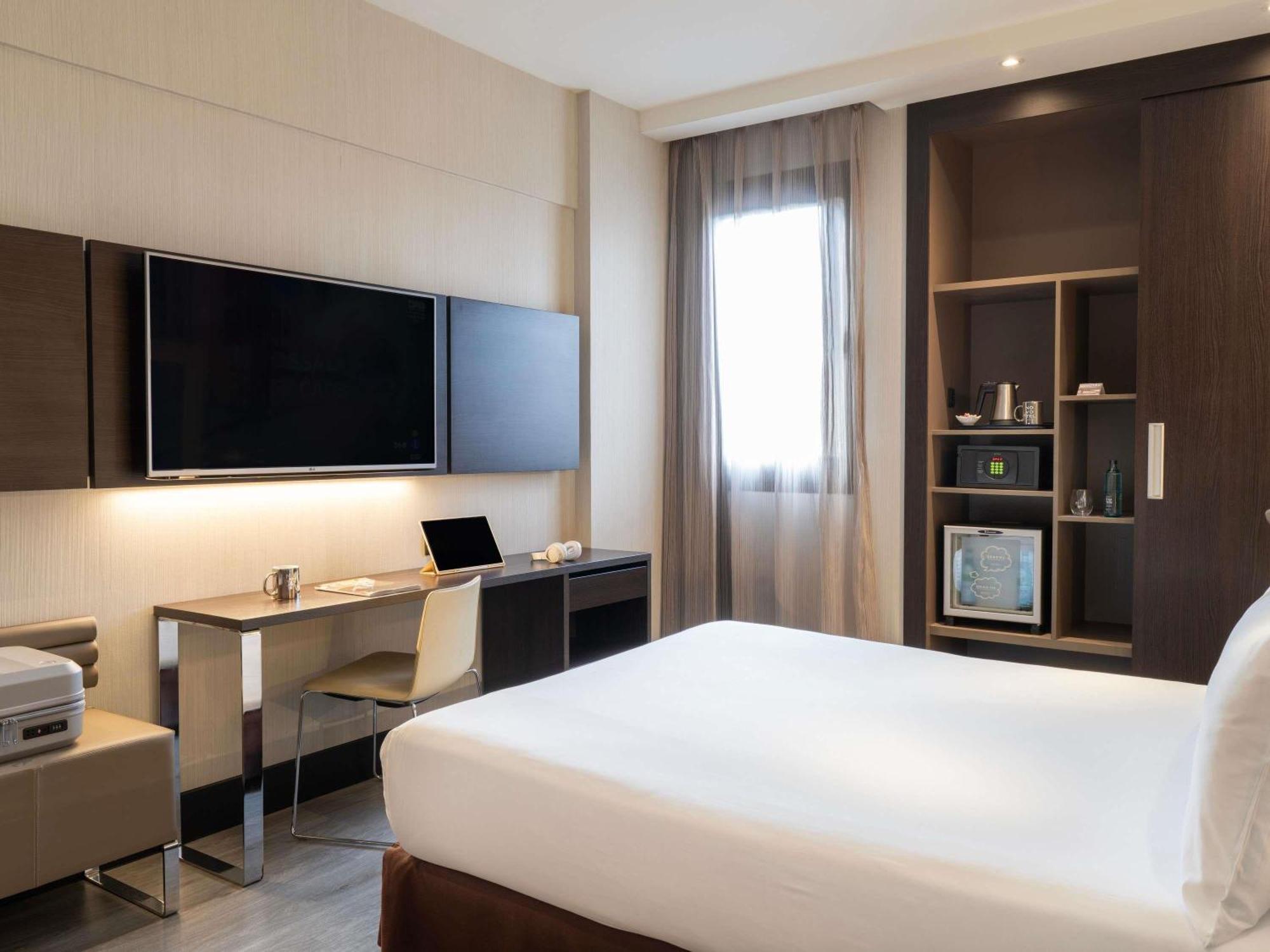Standard Queen Room