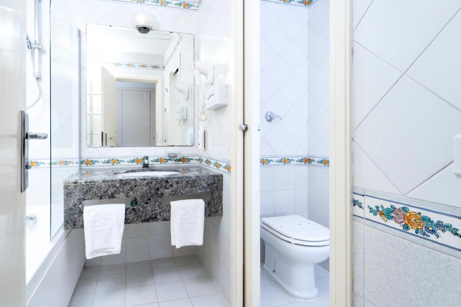 Superior Double or Twin Room Garden View