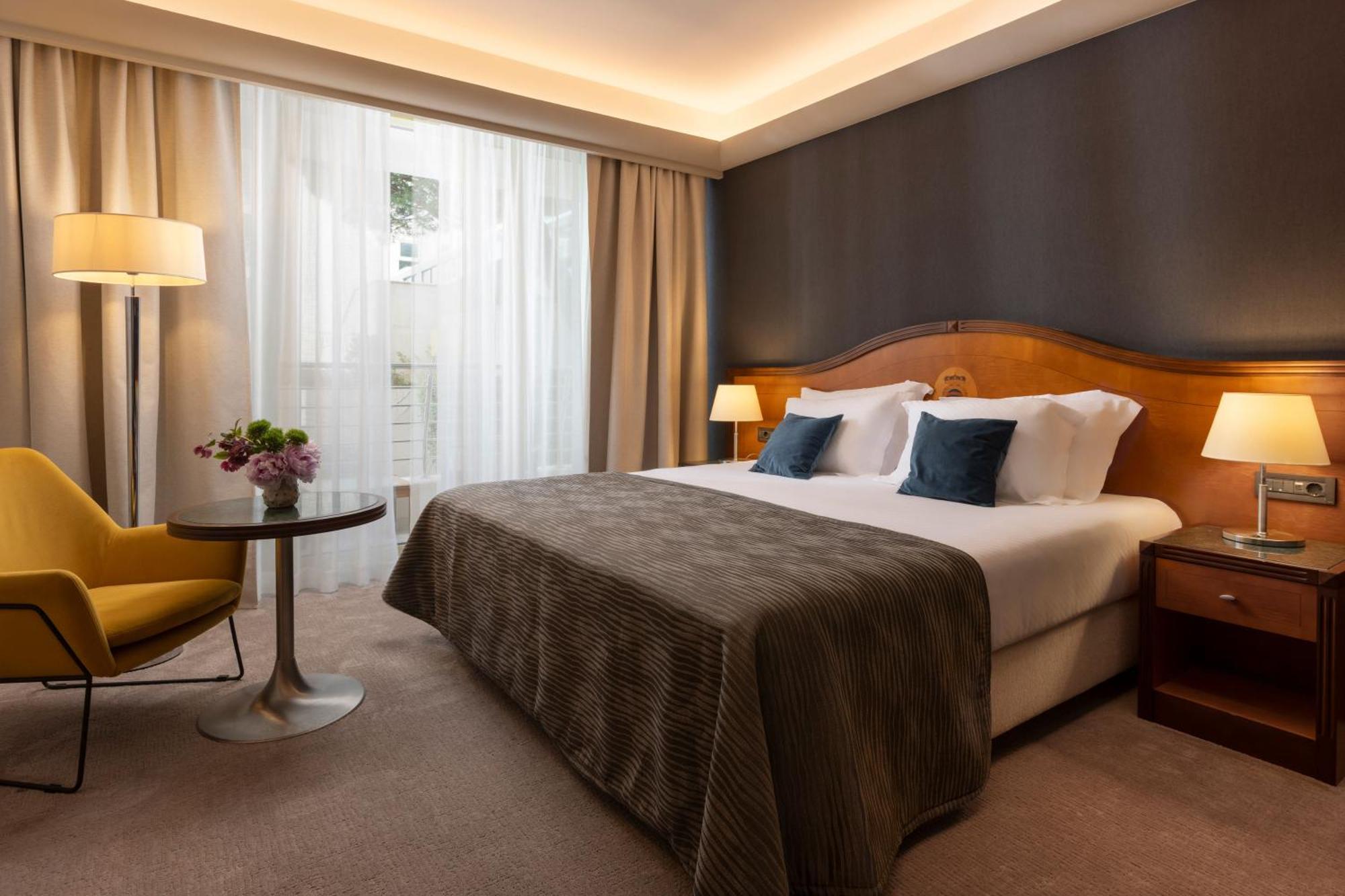 Classic Double or Twin Room Balcony