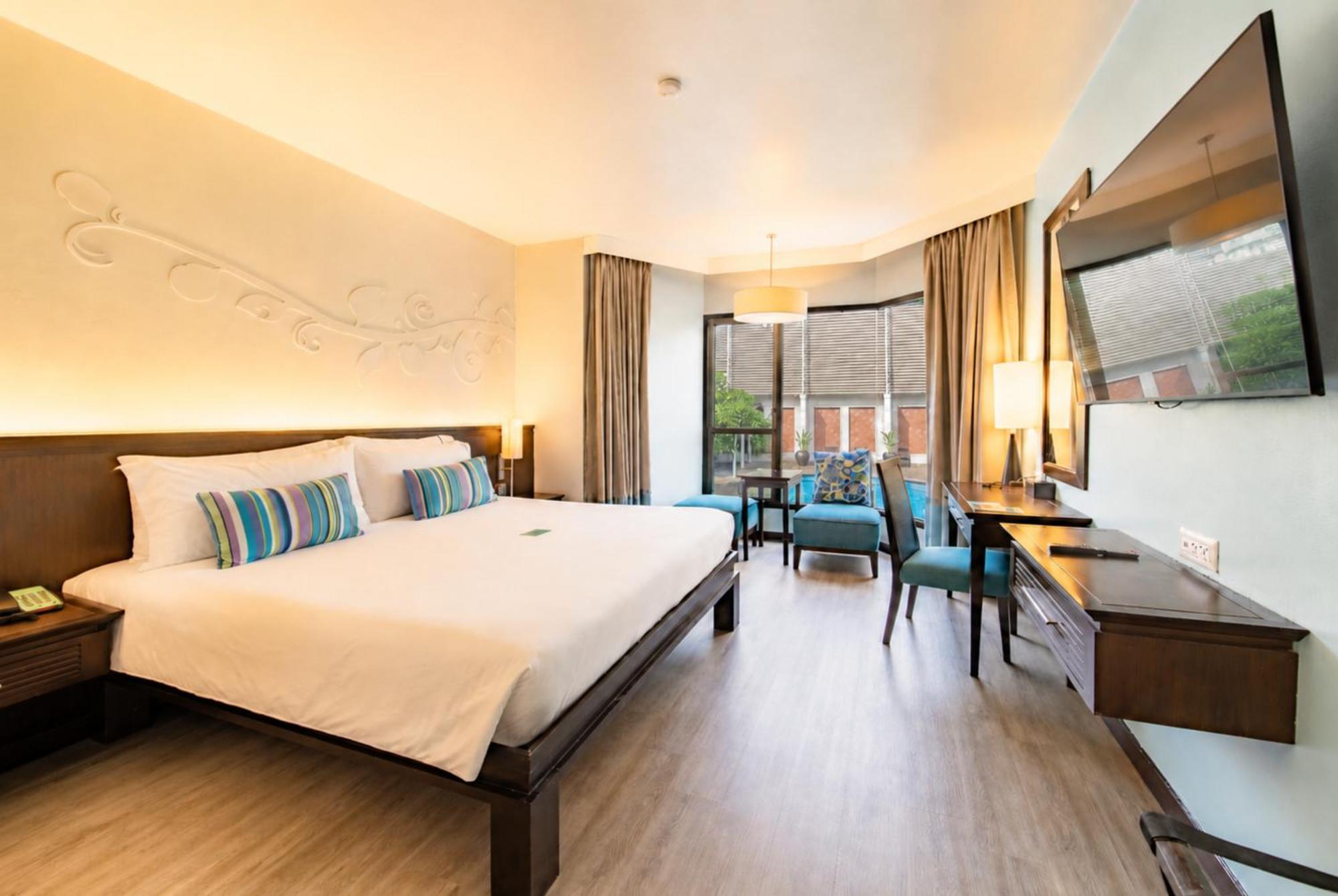 Deluxe Pool View King Bed