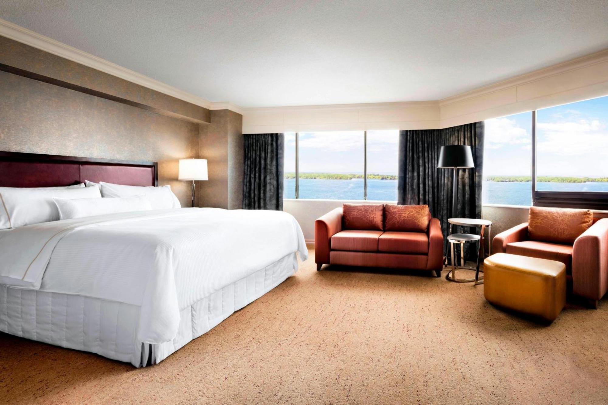 Studio Suite 1 King Corner Lake View