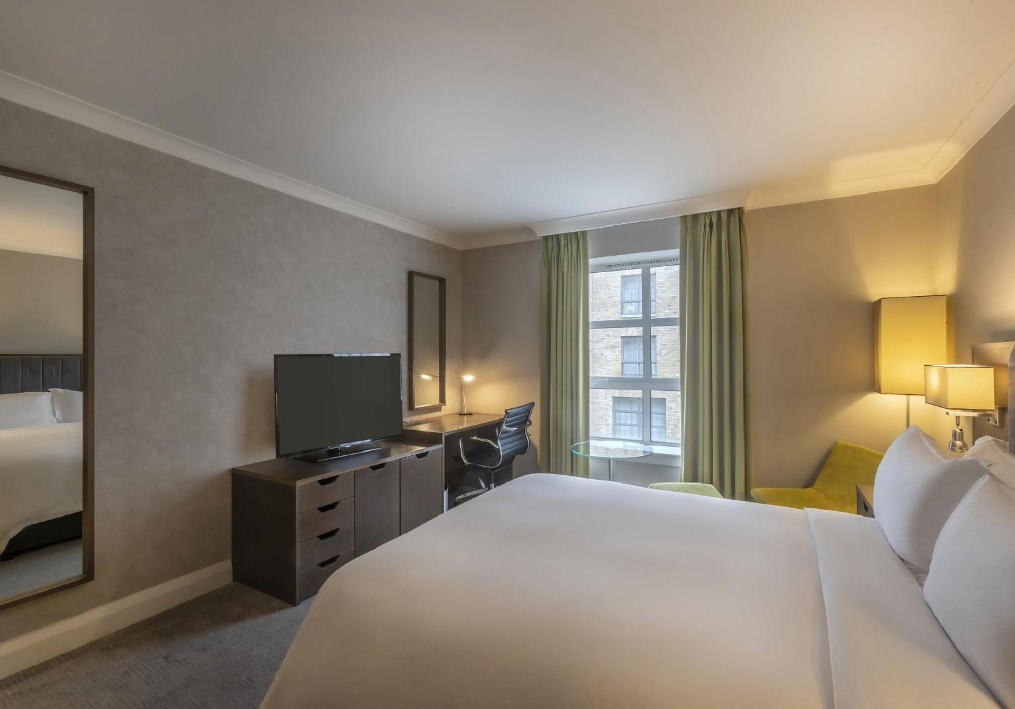 Chambre Lit King-Size Standard avec Vue sur Canal