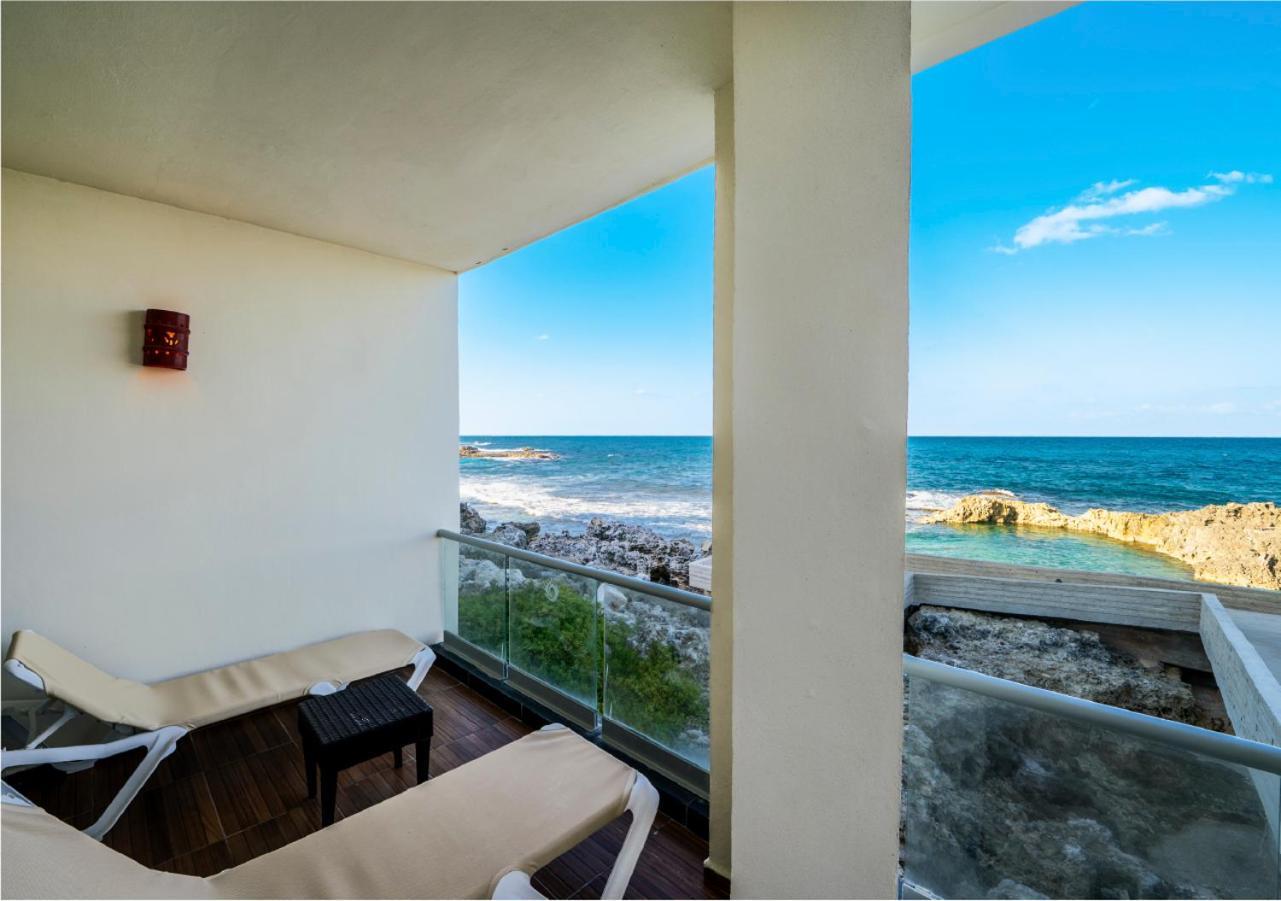 Deluxe Villa Ocean Front Up to 2 Kids