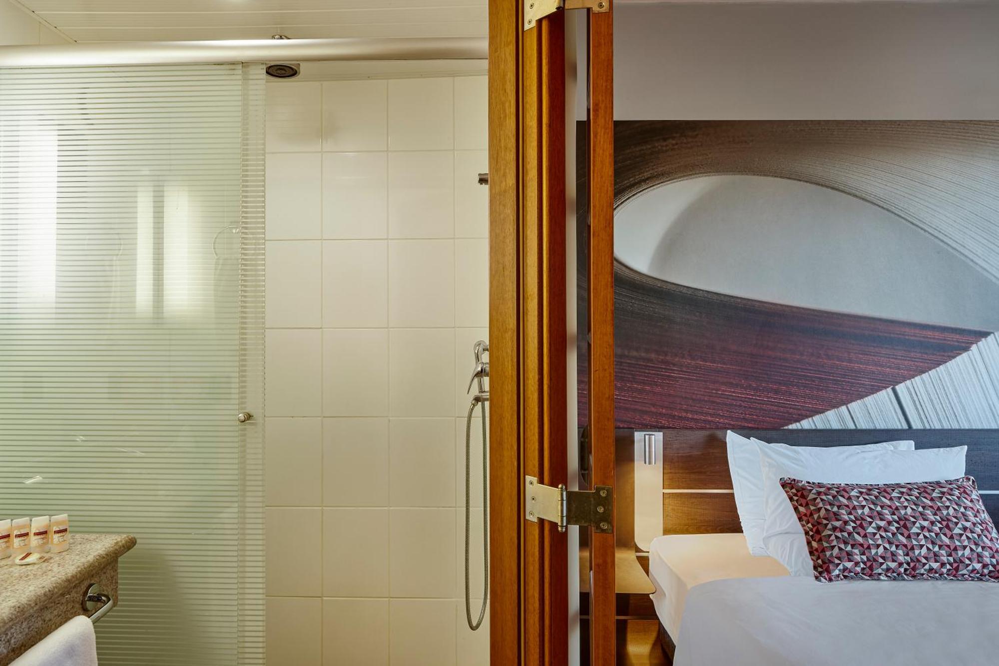 Superior Queen Room Pull-out Bed