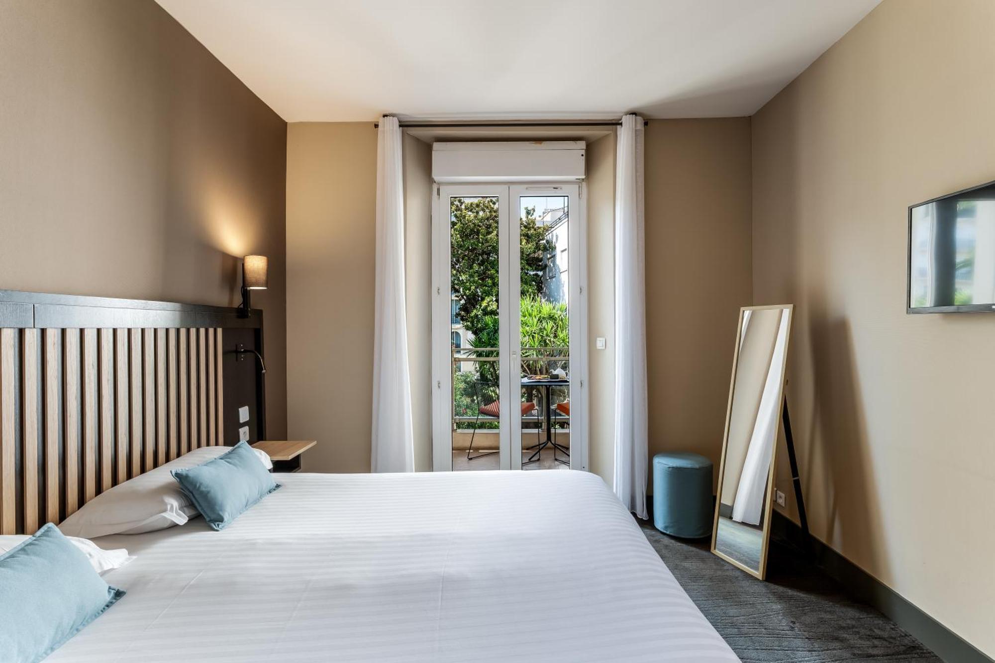 Classic Double or Twin Room Balcony