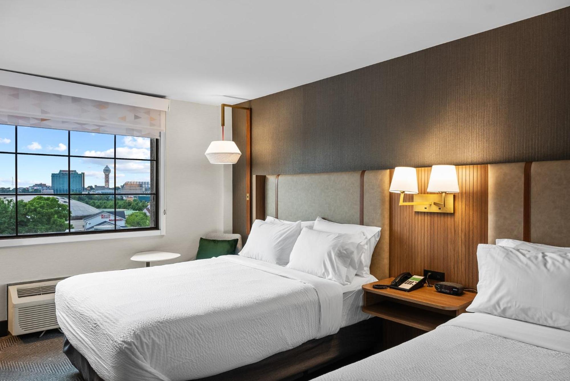 Premium Two Queen Canadian Skyline View
