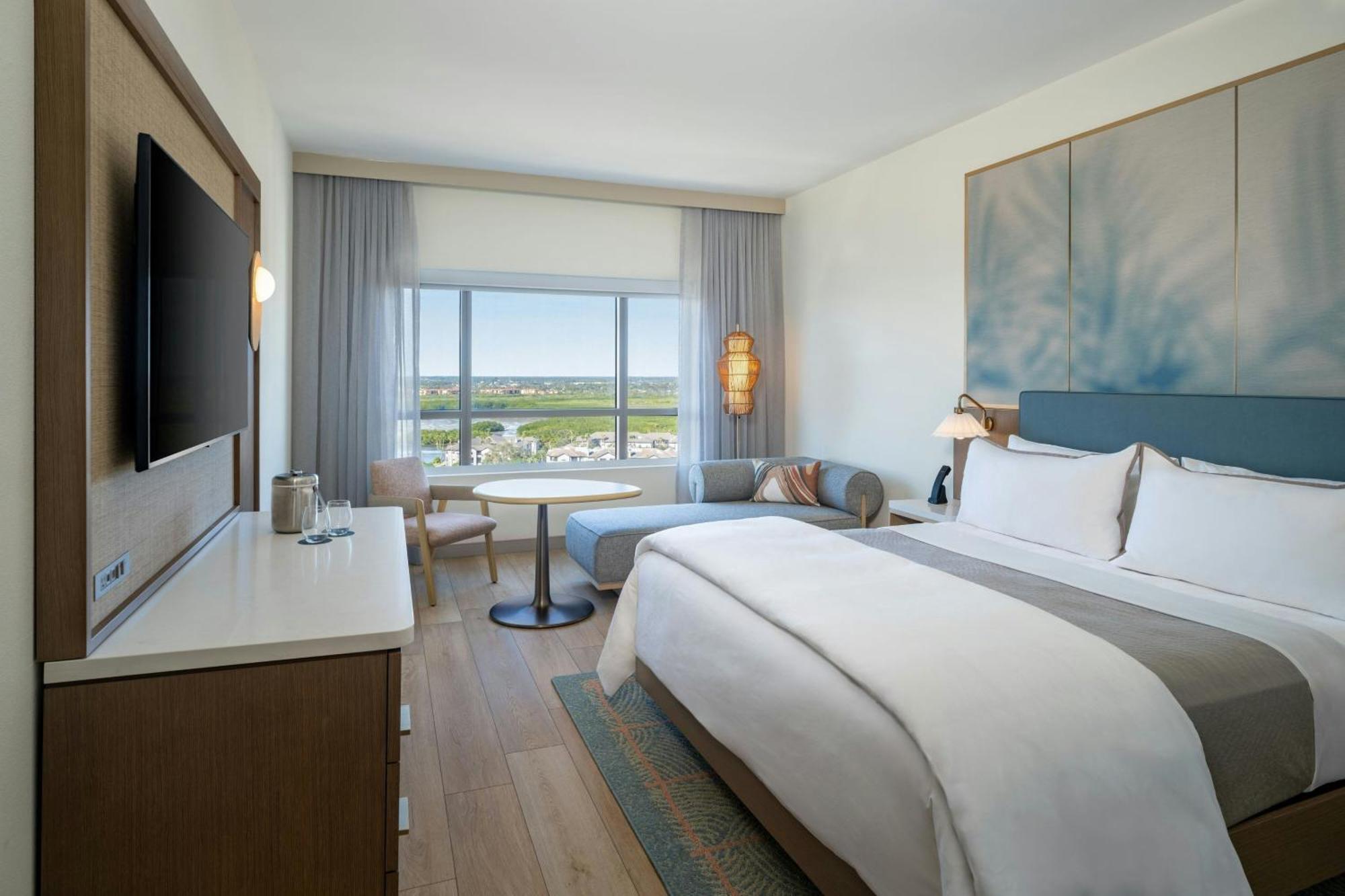 Guest room, 1 King, Partial bay view