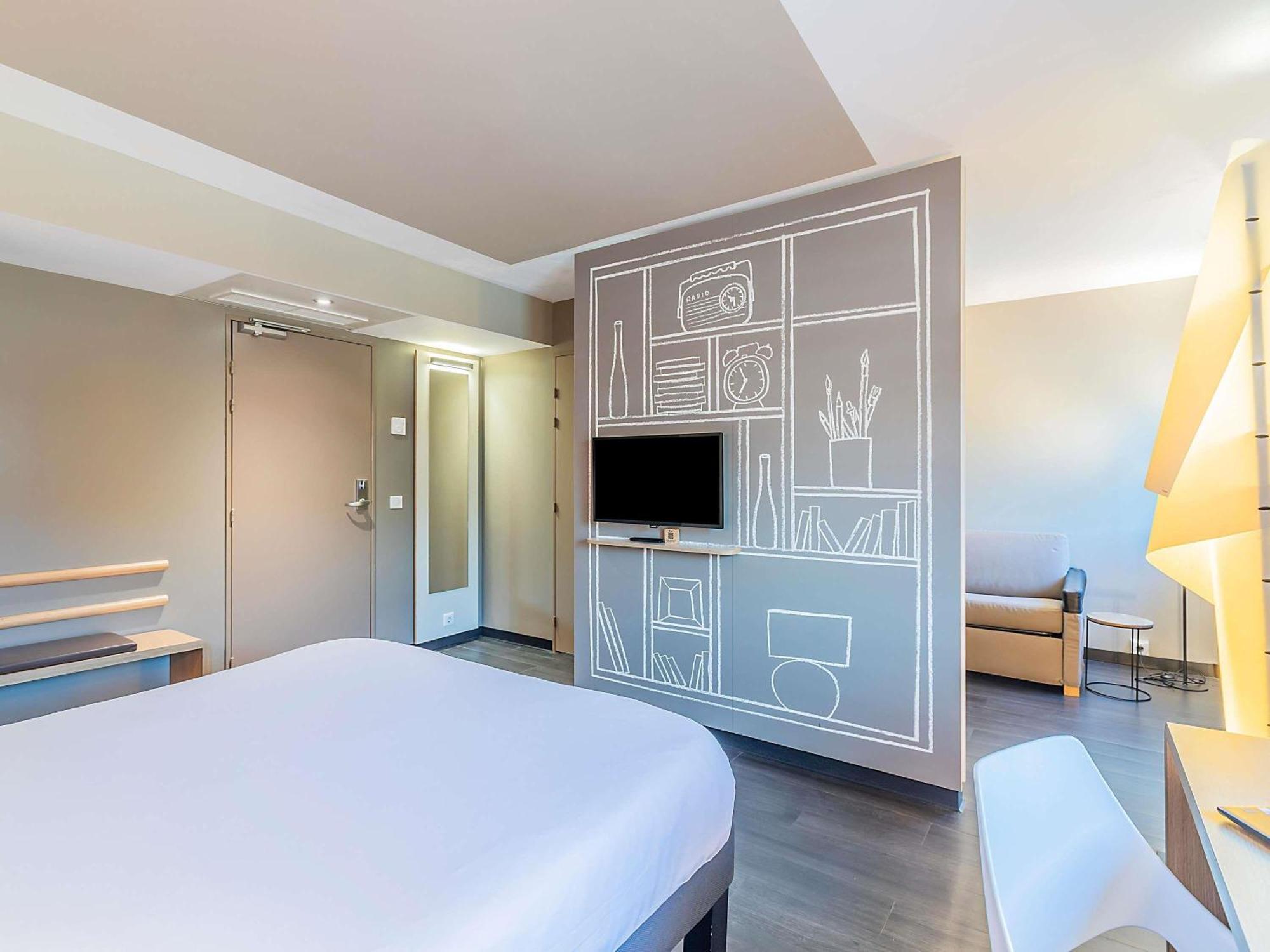 Suite One Double-Size Sweet Bed