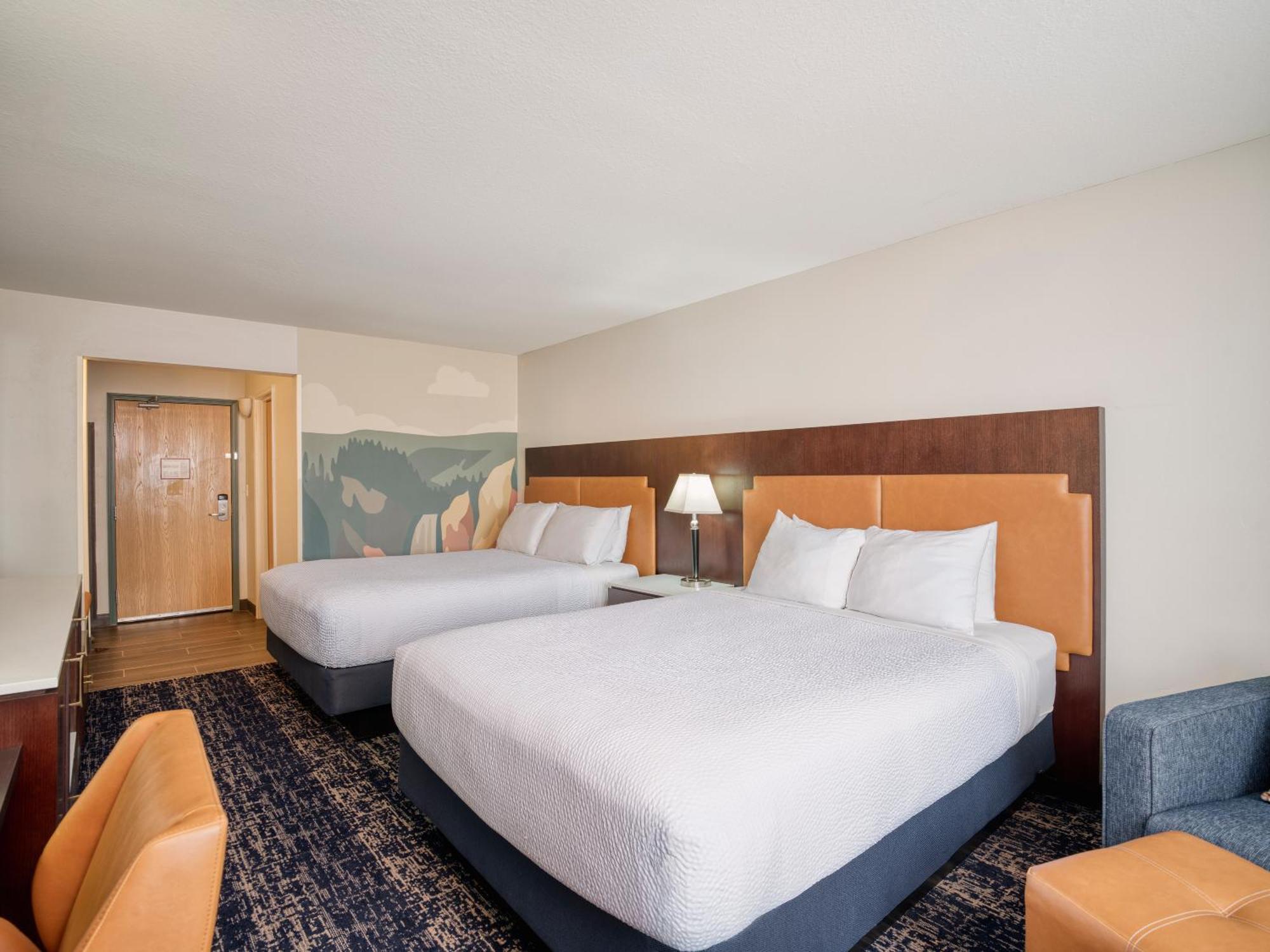 Deluxe Queen Room