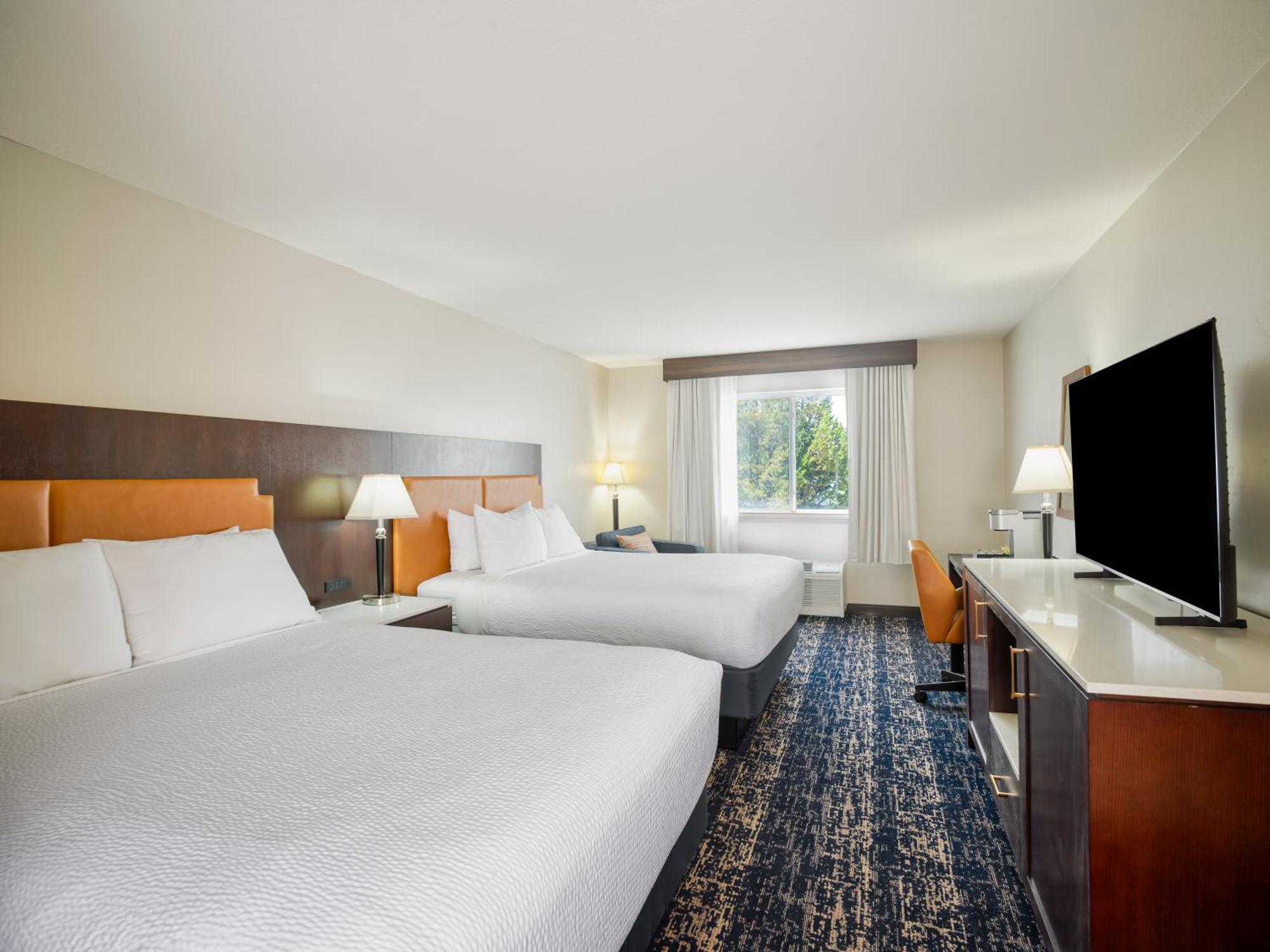 Deluxe Queen Room
