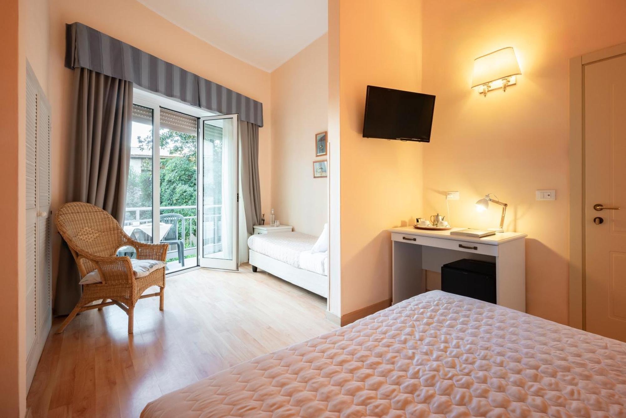 Comfort Triple Room