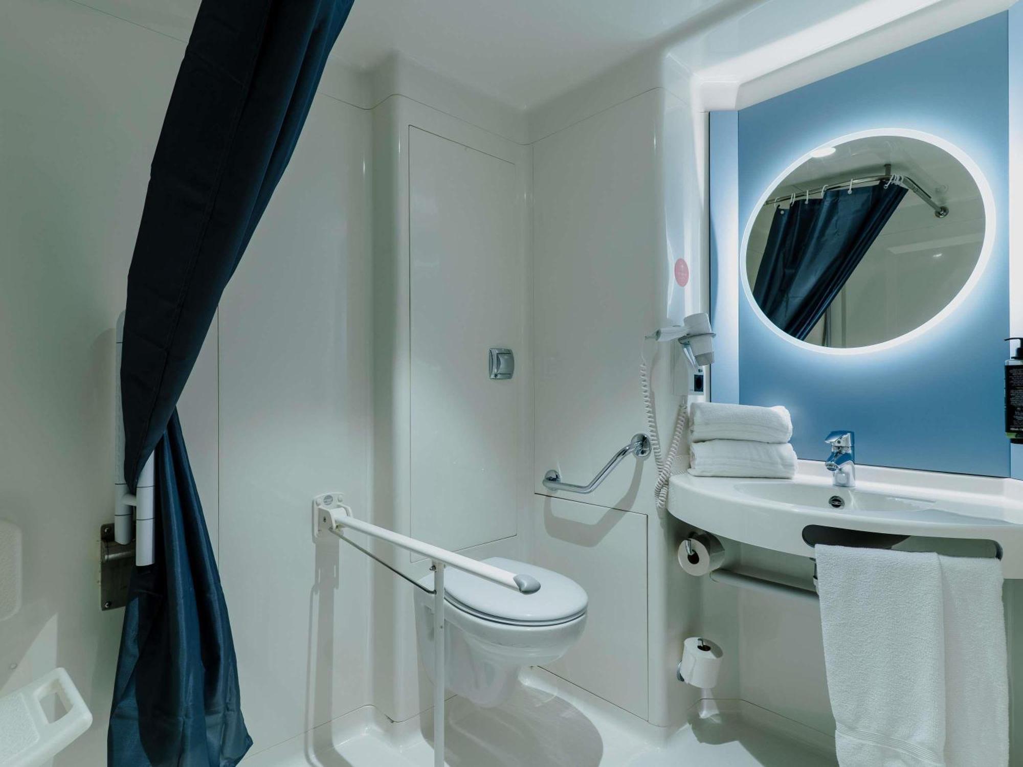 Standard Double Room Mobility Accessible