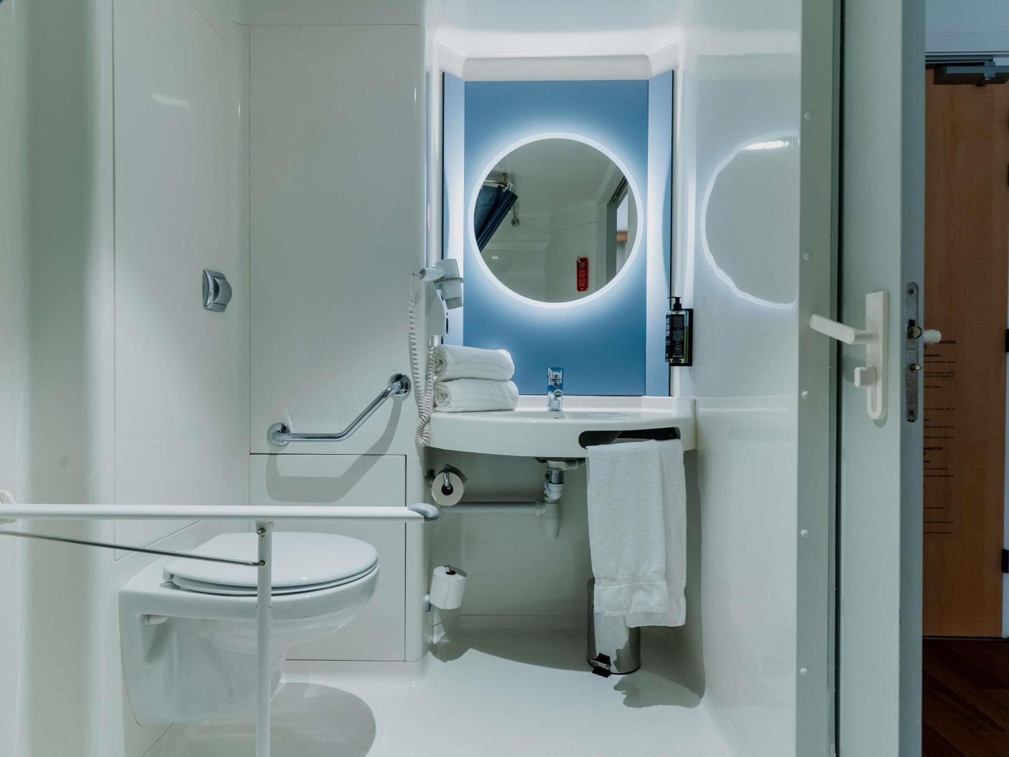 Standard Double Room Mobility Accessible