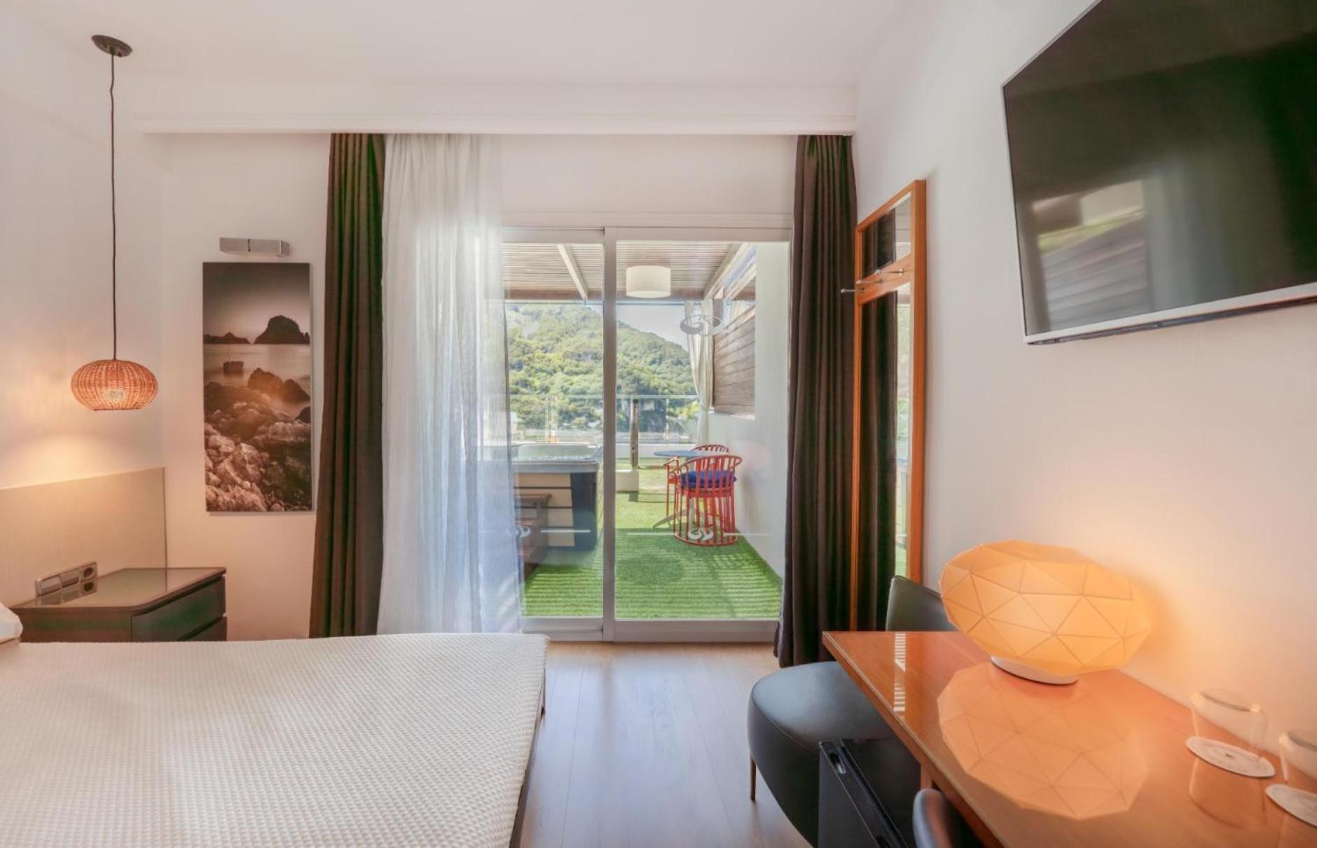 Deluxe Double Room Jacuzzi Terrace