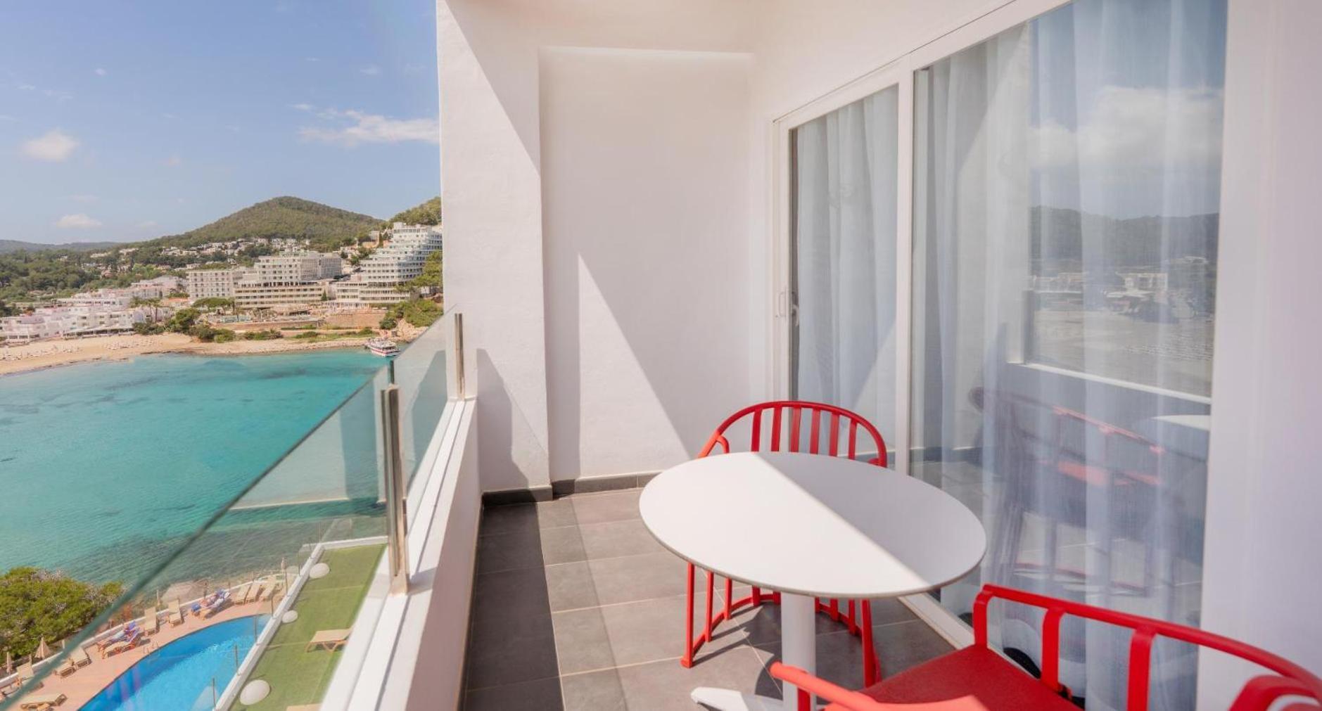 Deluxe Double Room Beach View