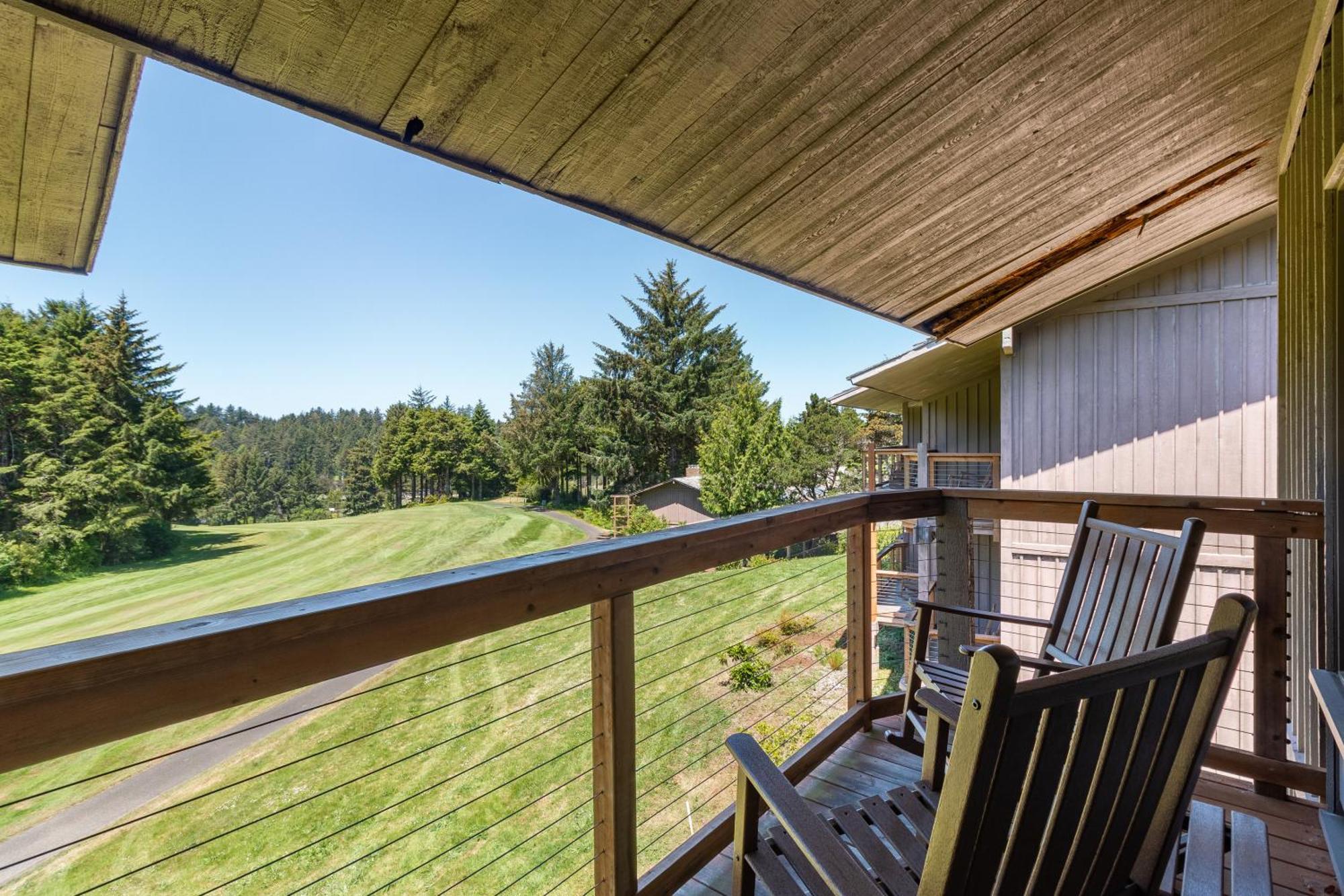 Deluxe King Room Golf Course View