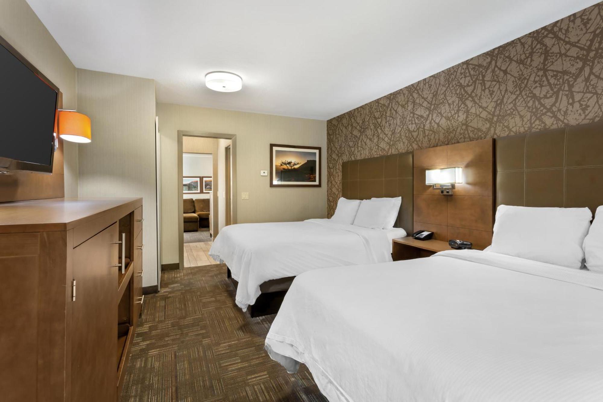 Queen Room Two Queen Beds Pet Friendly