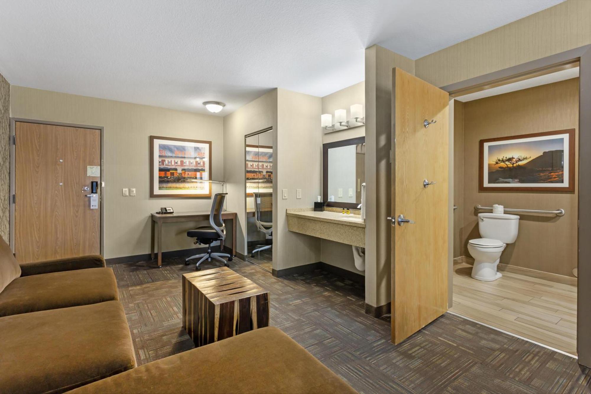 King Room Roll Shower Disability Access or Non-Smoking