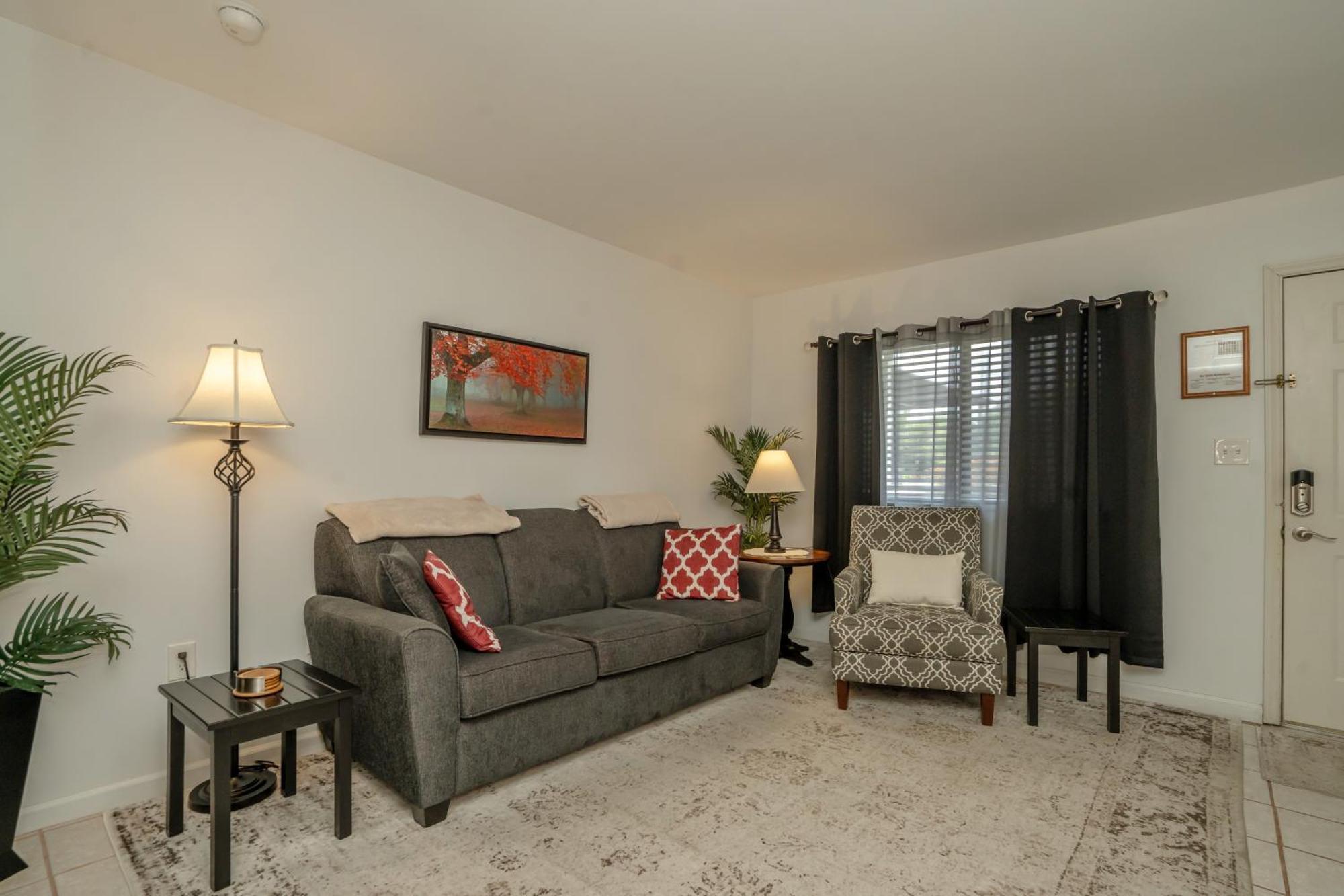 Laurel Inn 206