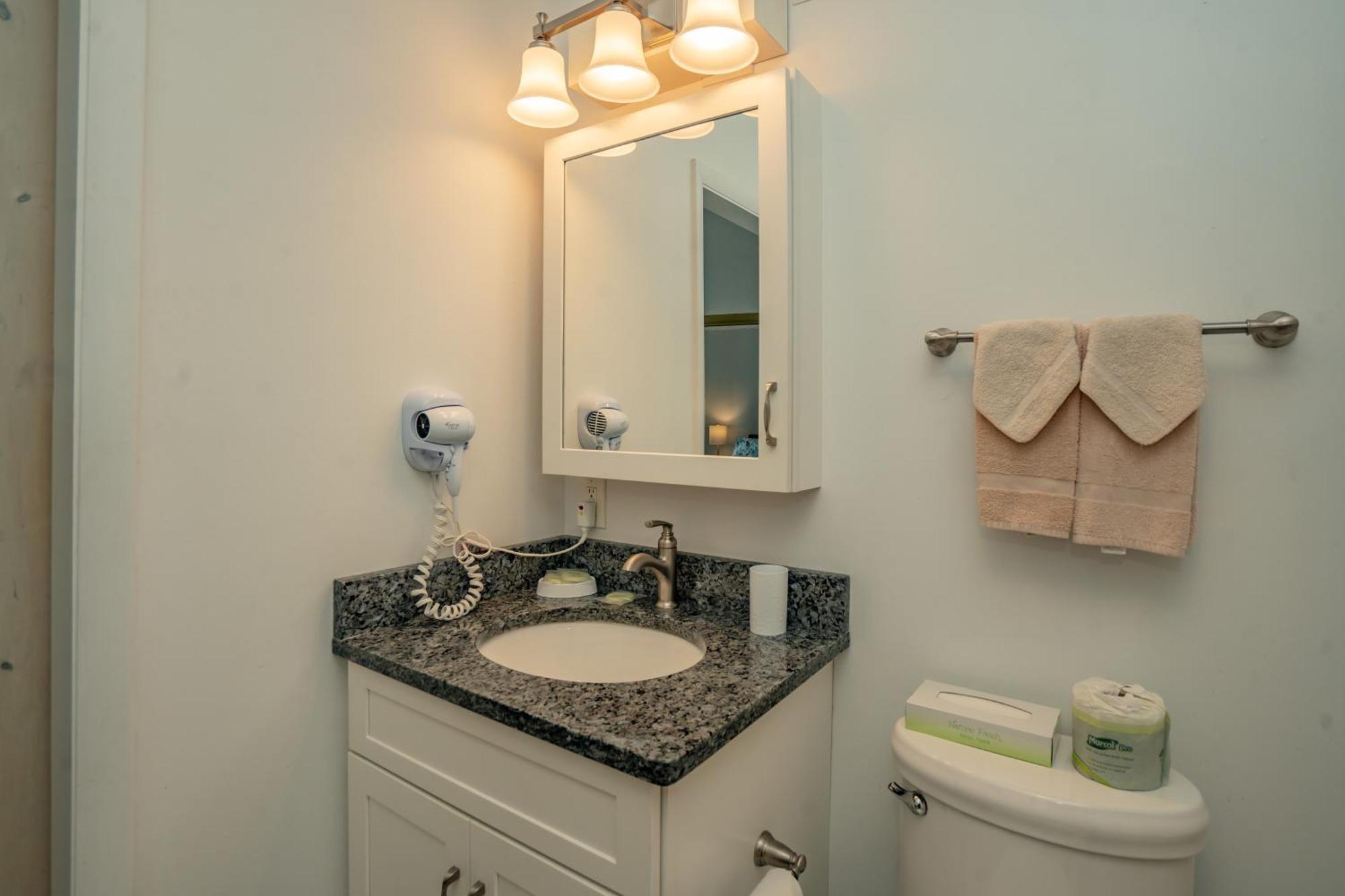 Laurel Inn 206