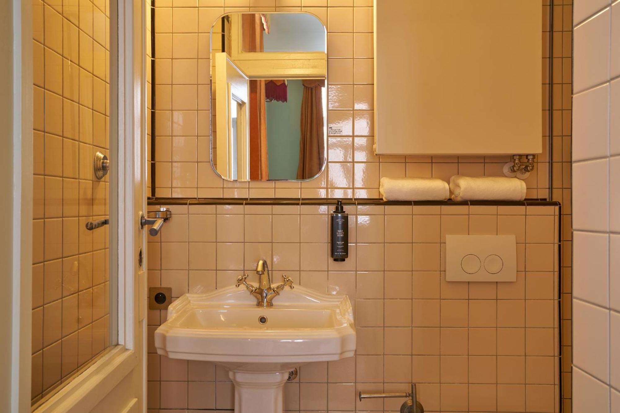 Single Room Newly Renovated
