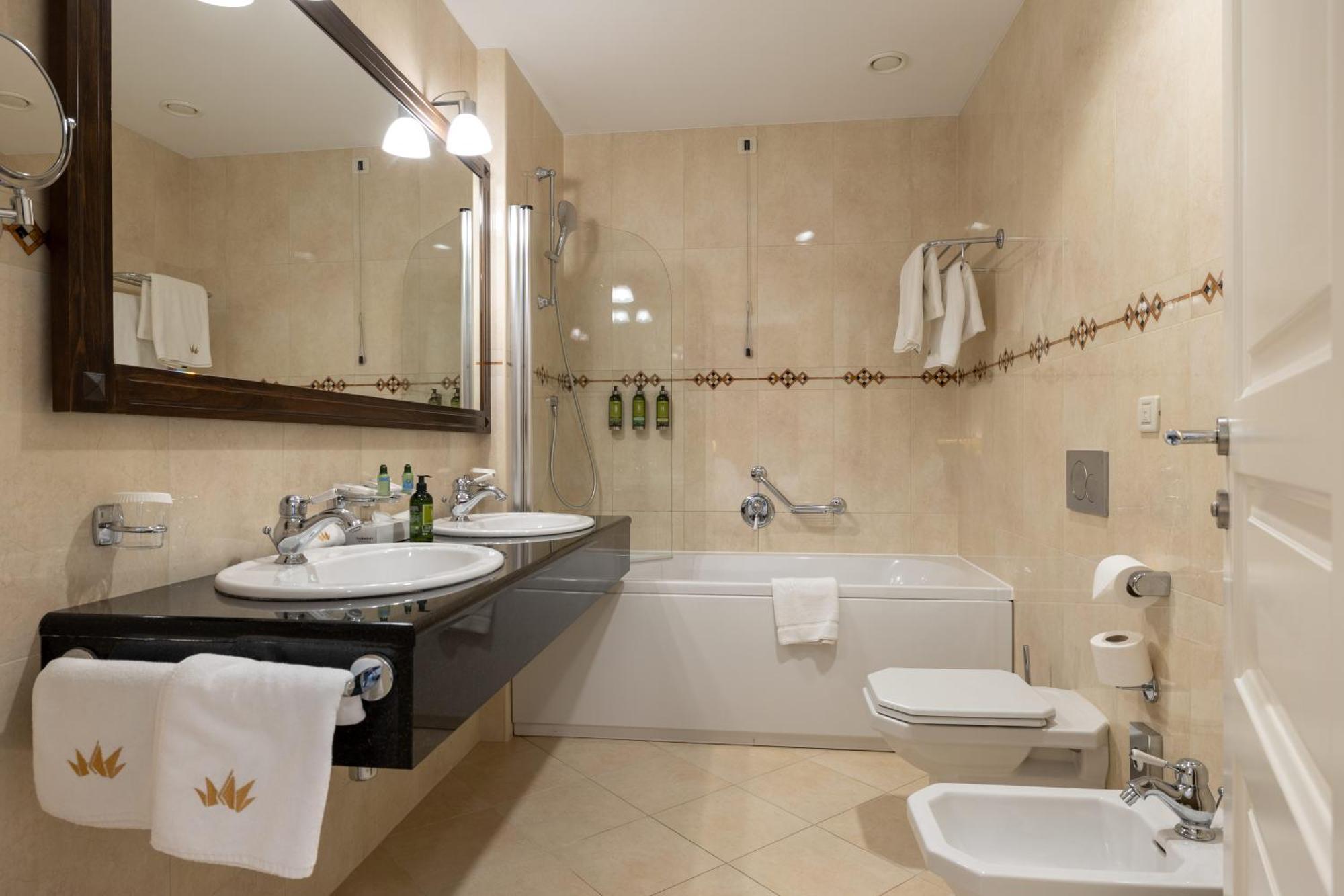 Deluxe King Suite Balcony