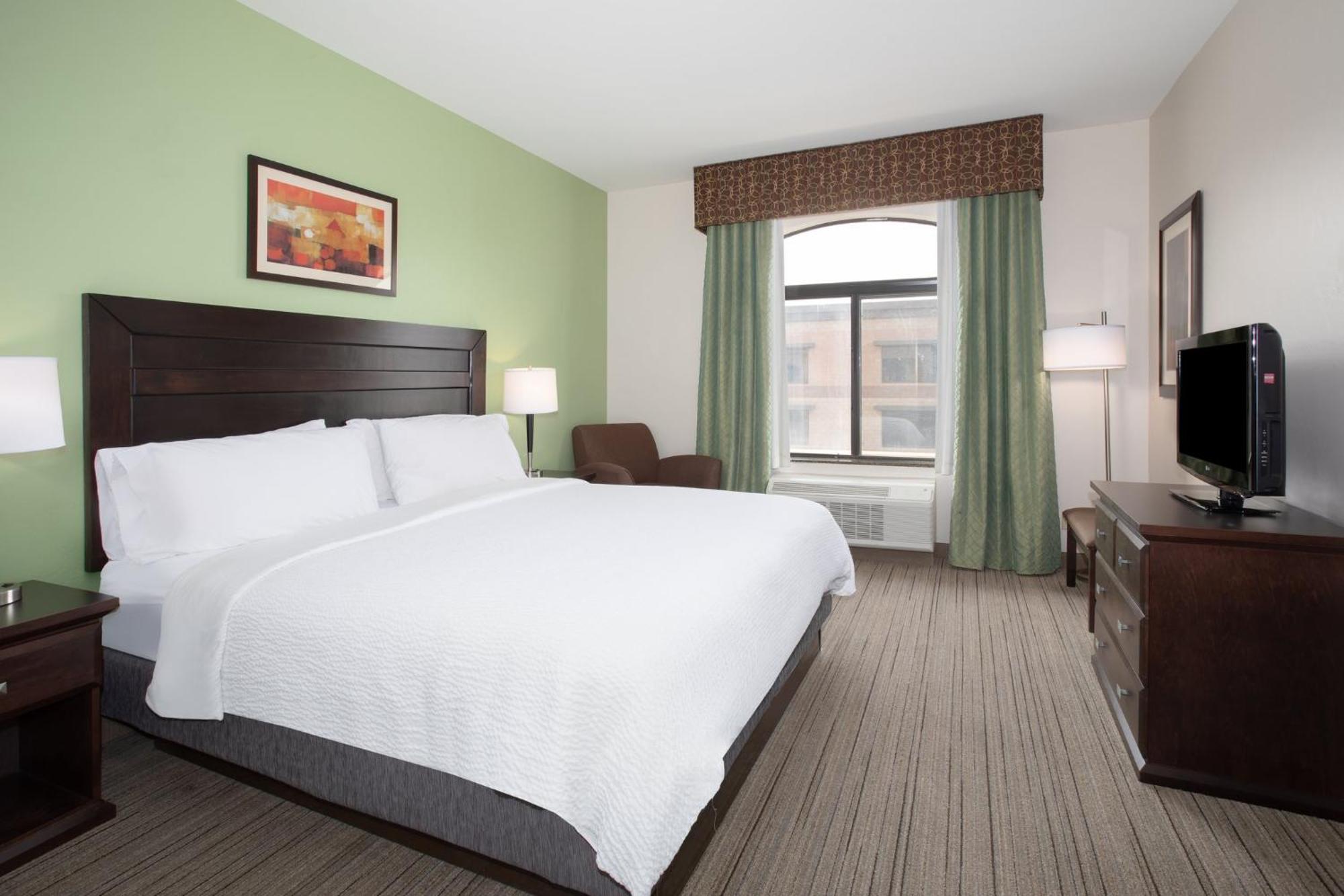 King Room with Roll-In Shower - Disability Access