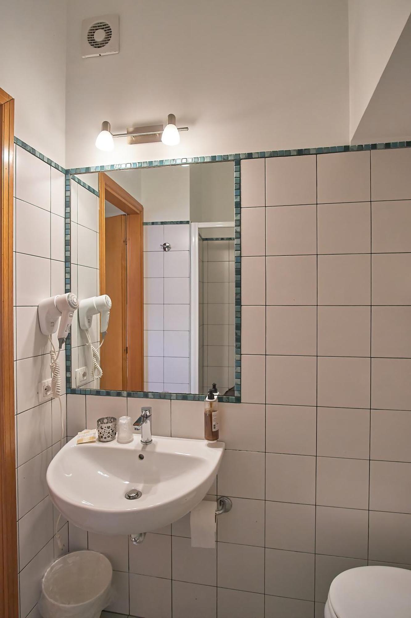 Twin Room Private Bathroom
