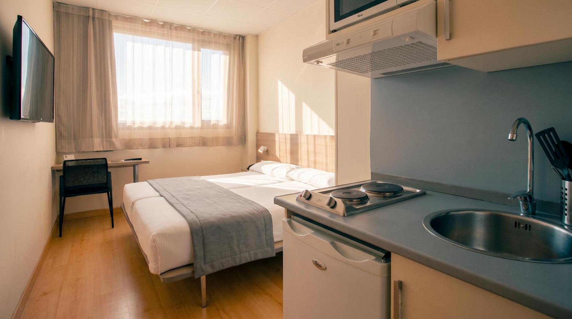 Double or Twin Room Kitchenette