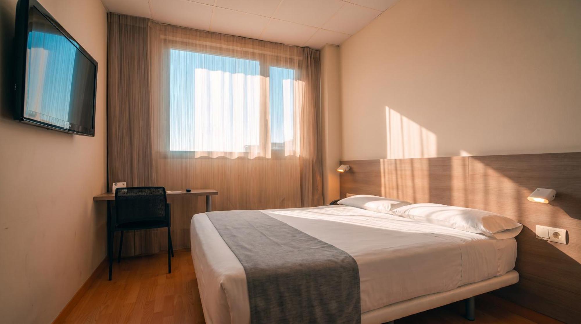 Double or Twin Room Kitchenette