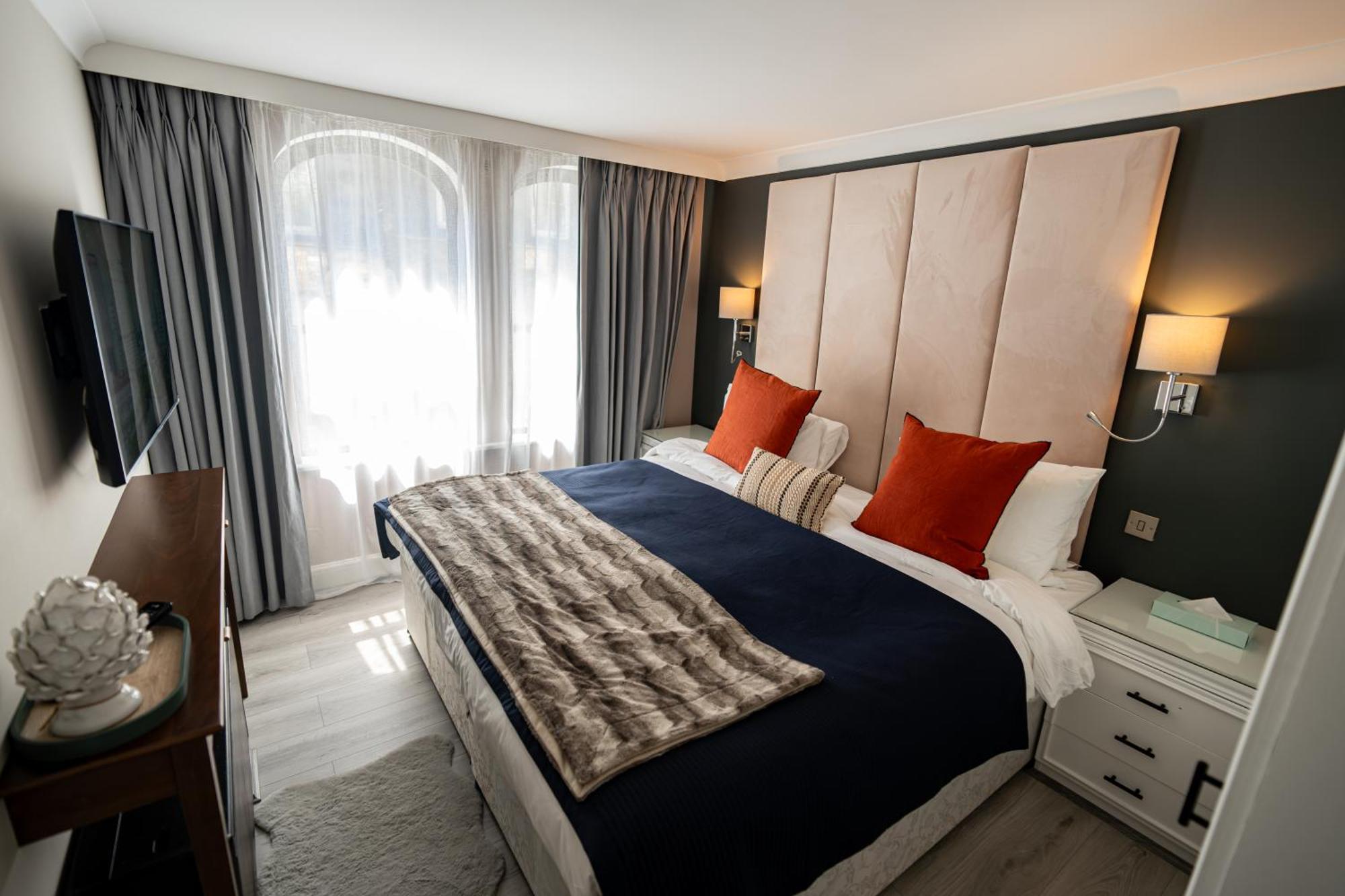 Superior One-Bedroom Apartment