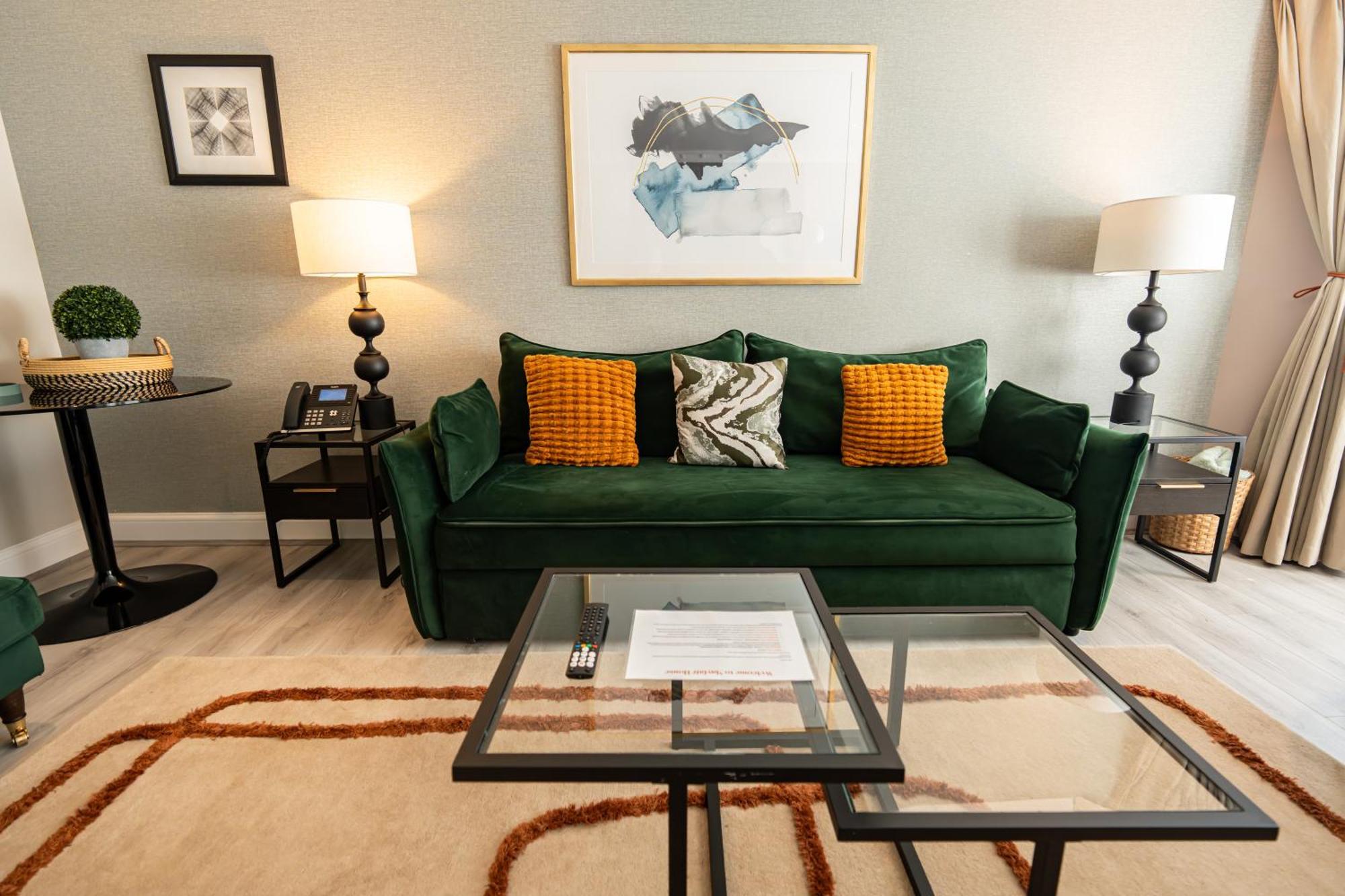 Superior One-Bedroom Apartment