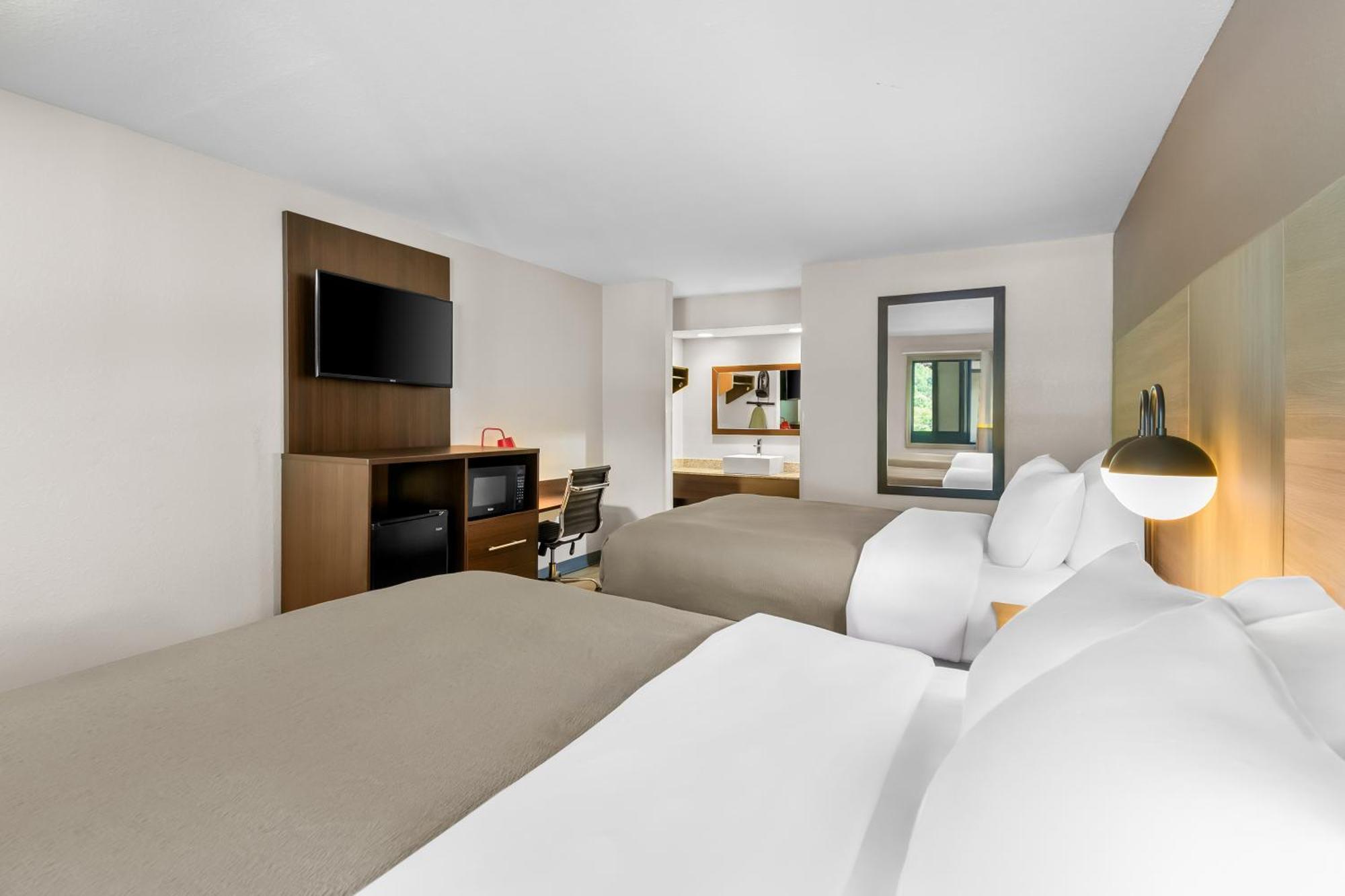 Quadruple Room Two Queen Beds Non Smoking