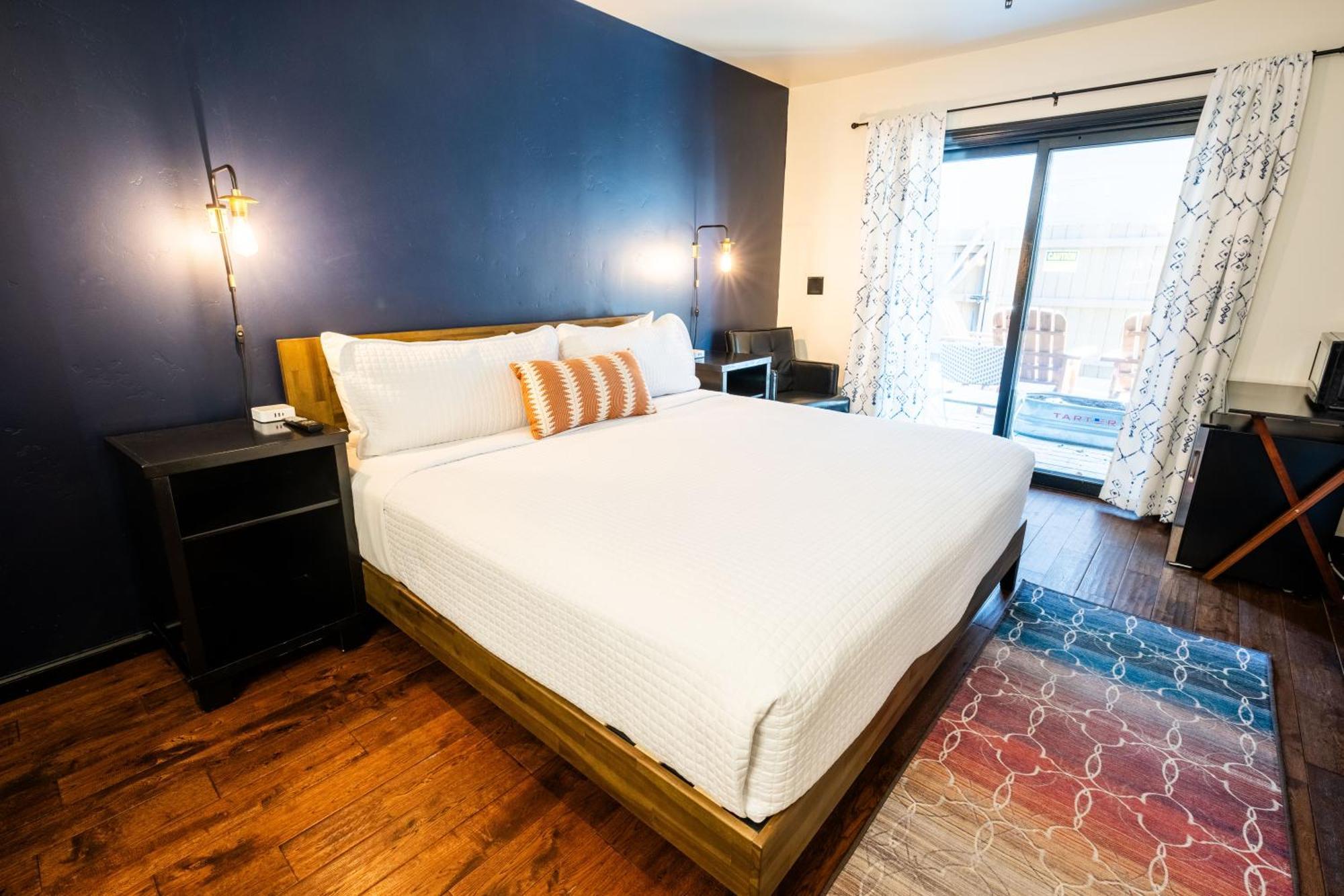Standard King Room
