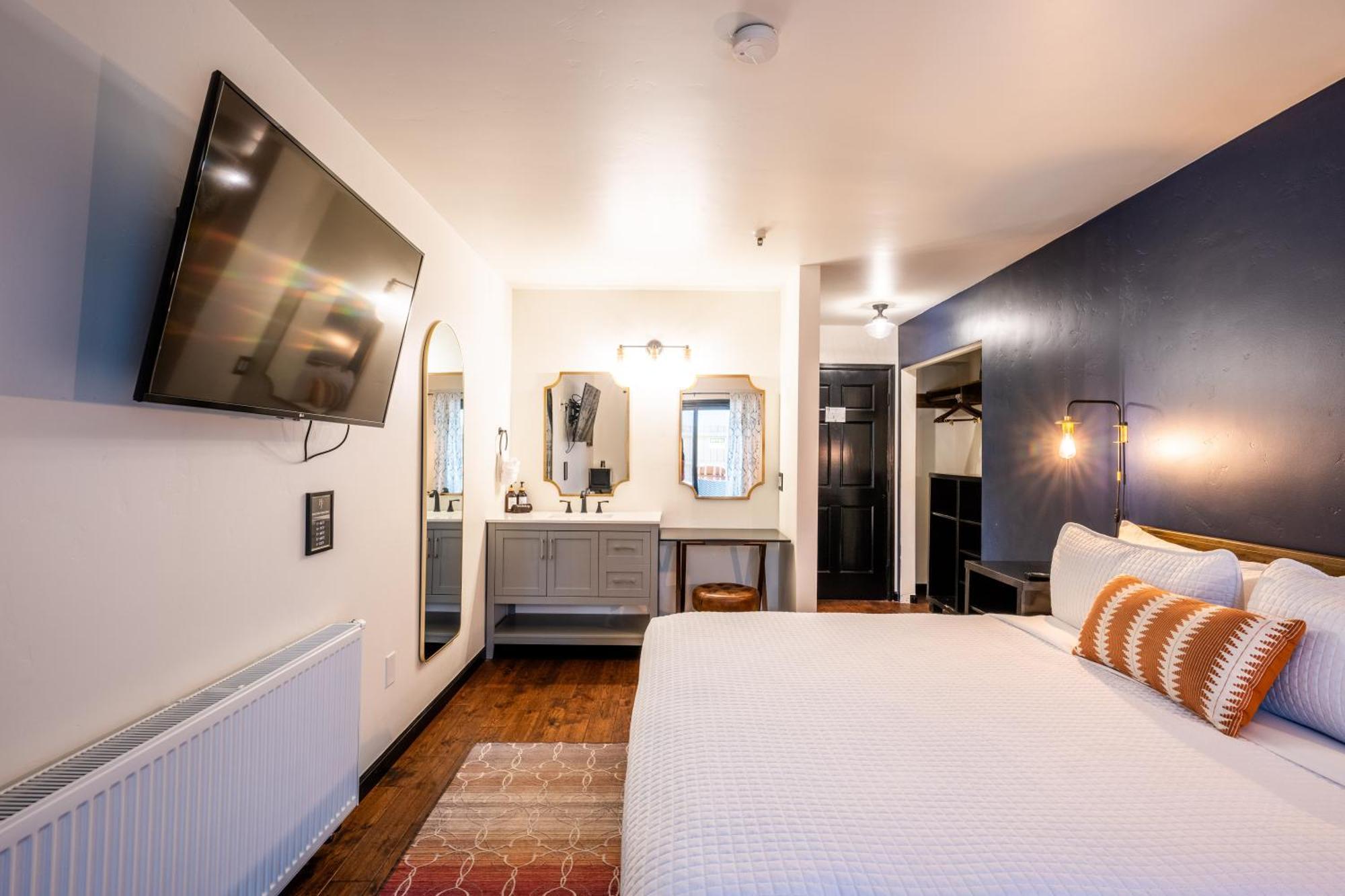 Standard King Room