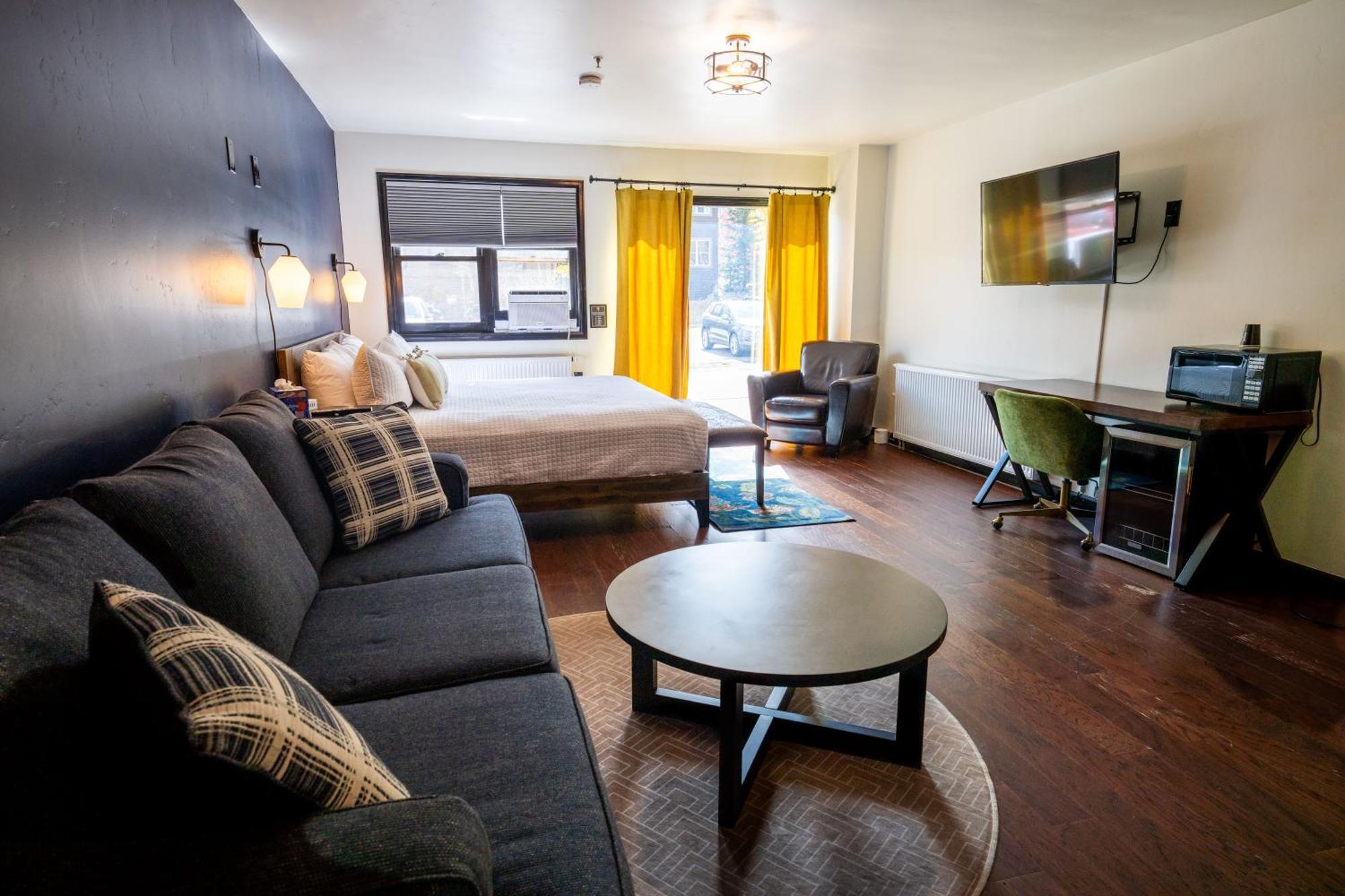 Deluxe King Room