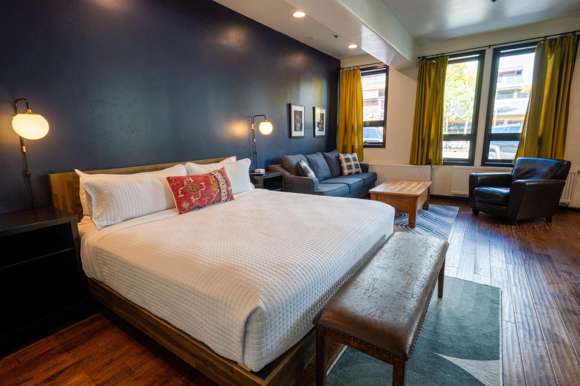 Deluxe King Room
