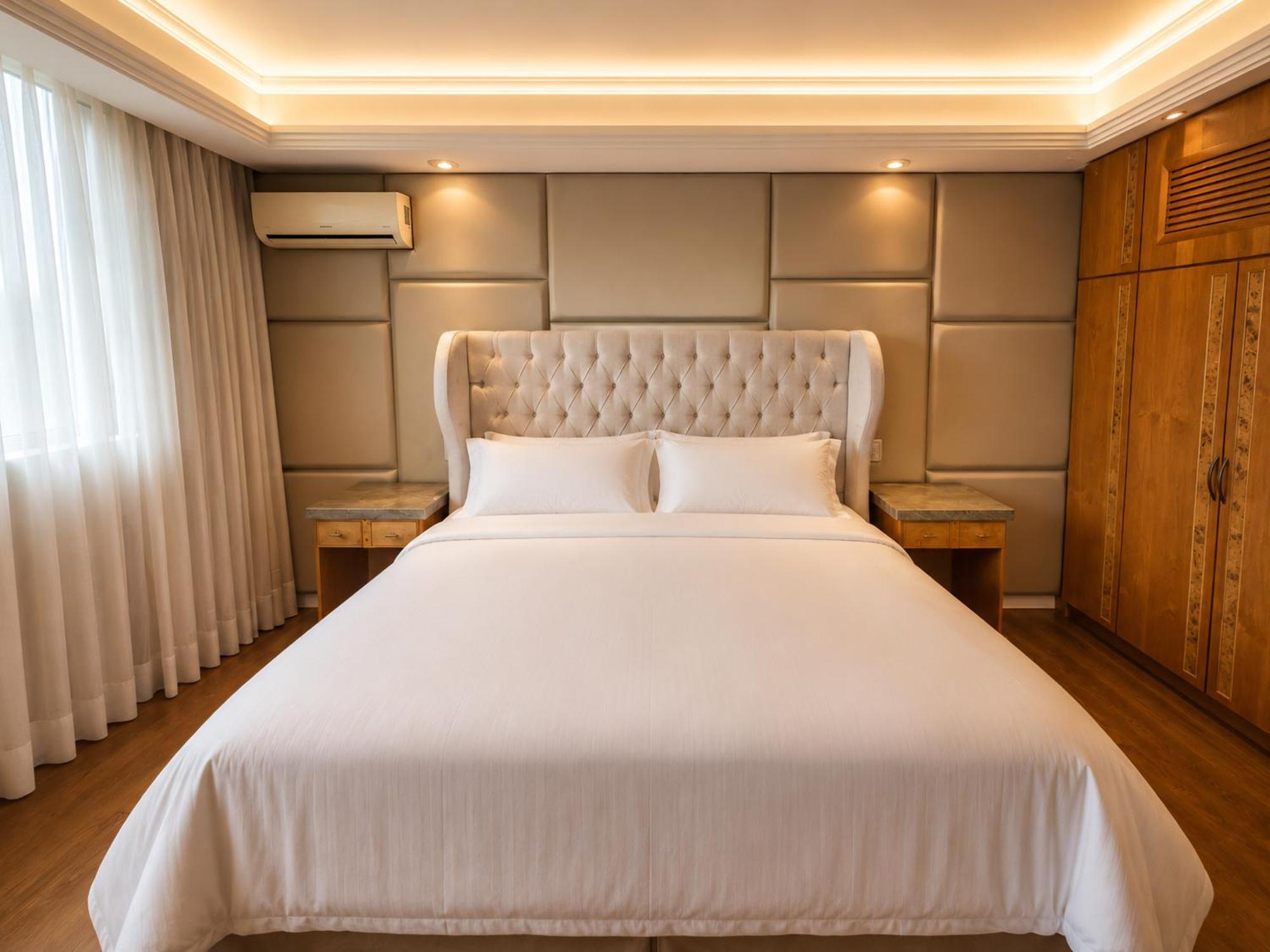 King Suite Spa Bath