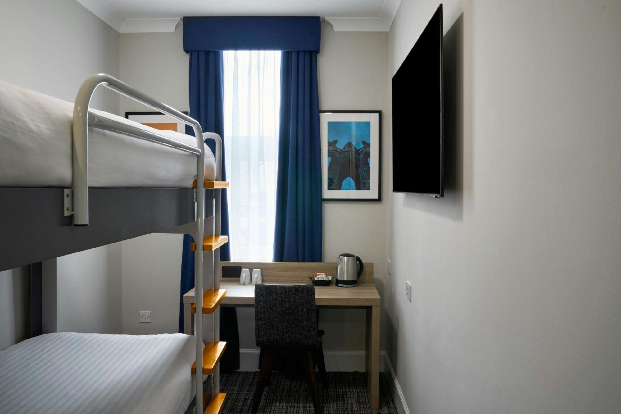 Efficient Twin Room Two Twin Bunk Beds