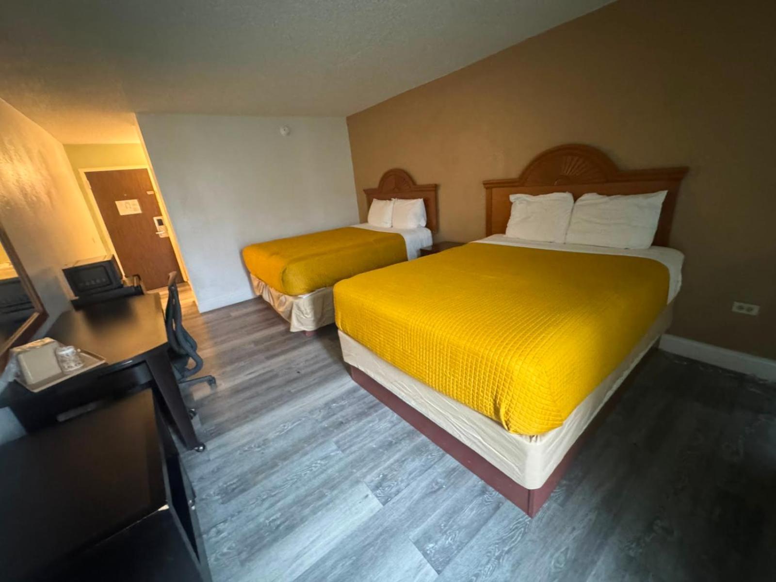 2 Queen Beds Non-Smoking